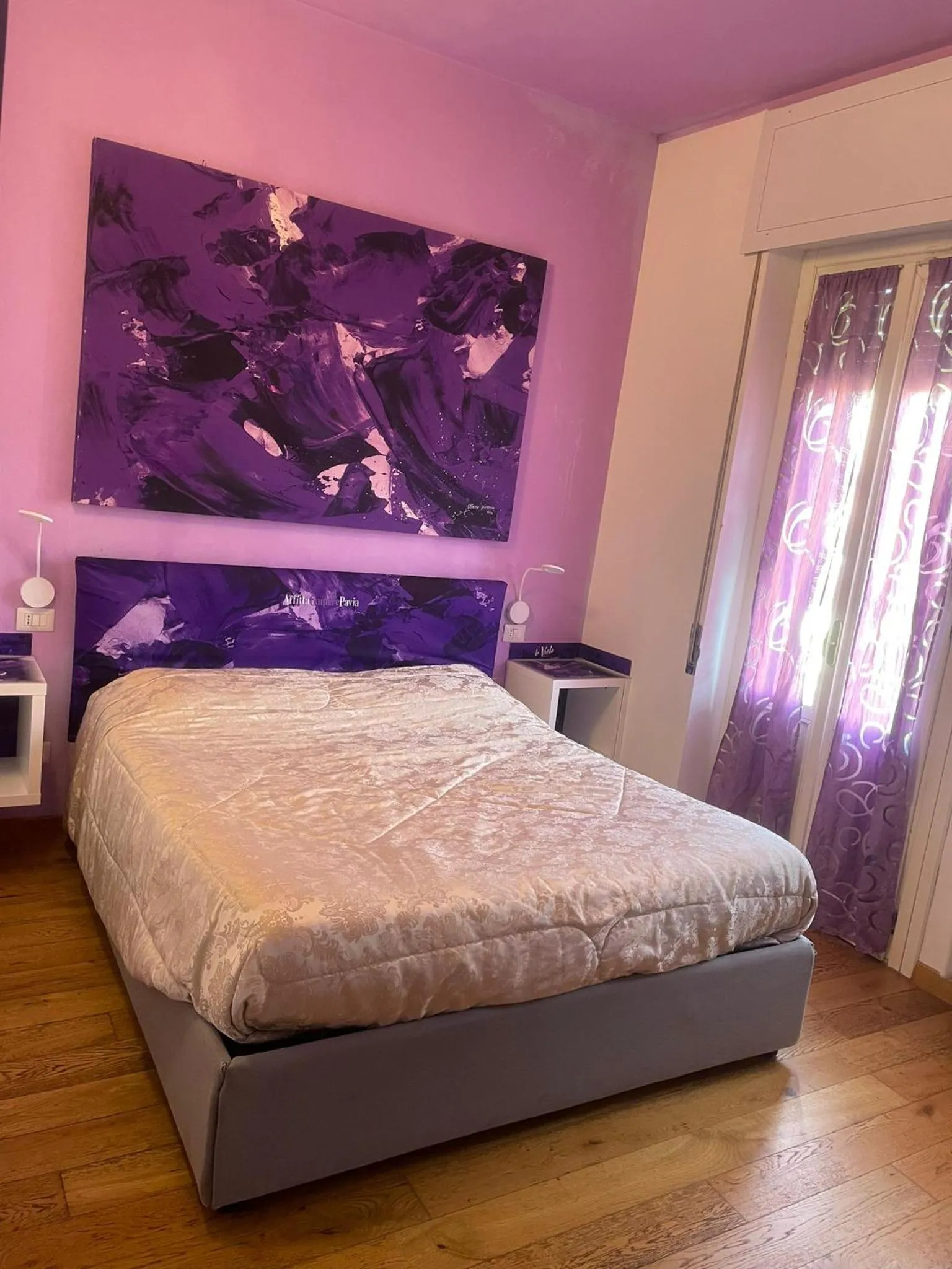 Bed in Rooms Of Love