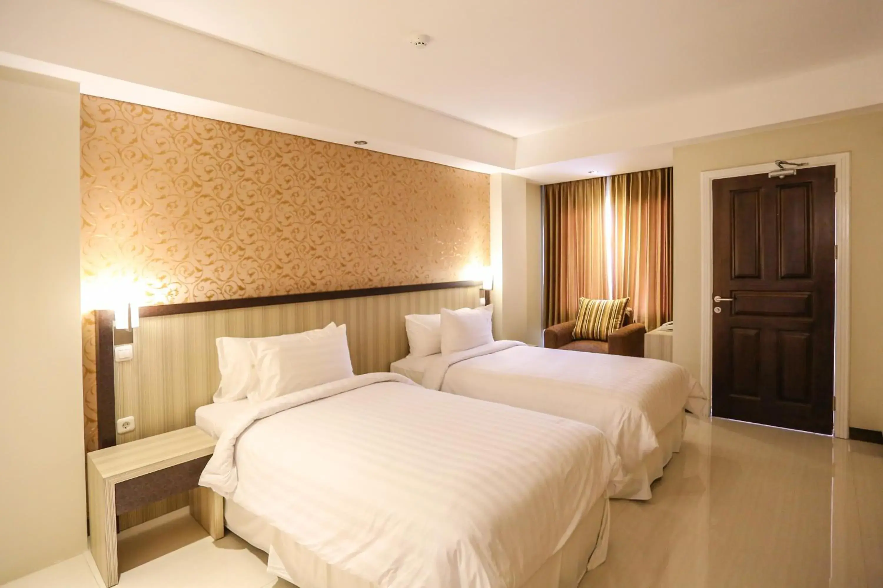 Balcony/Terrace, Bed in Sylvia Hotel Premier Kupang Balcony/Terrace, Bed in Sylvia Hotel Premier Kupang