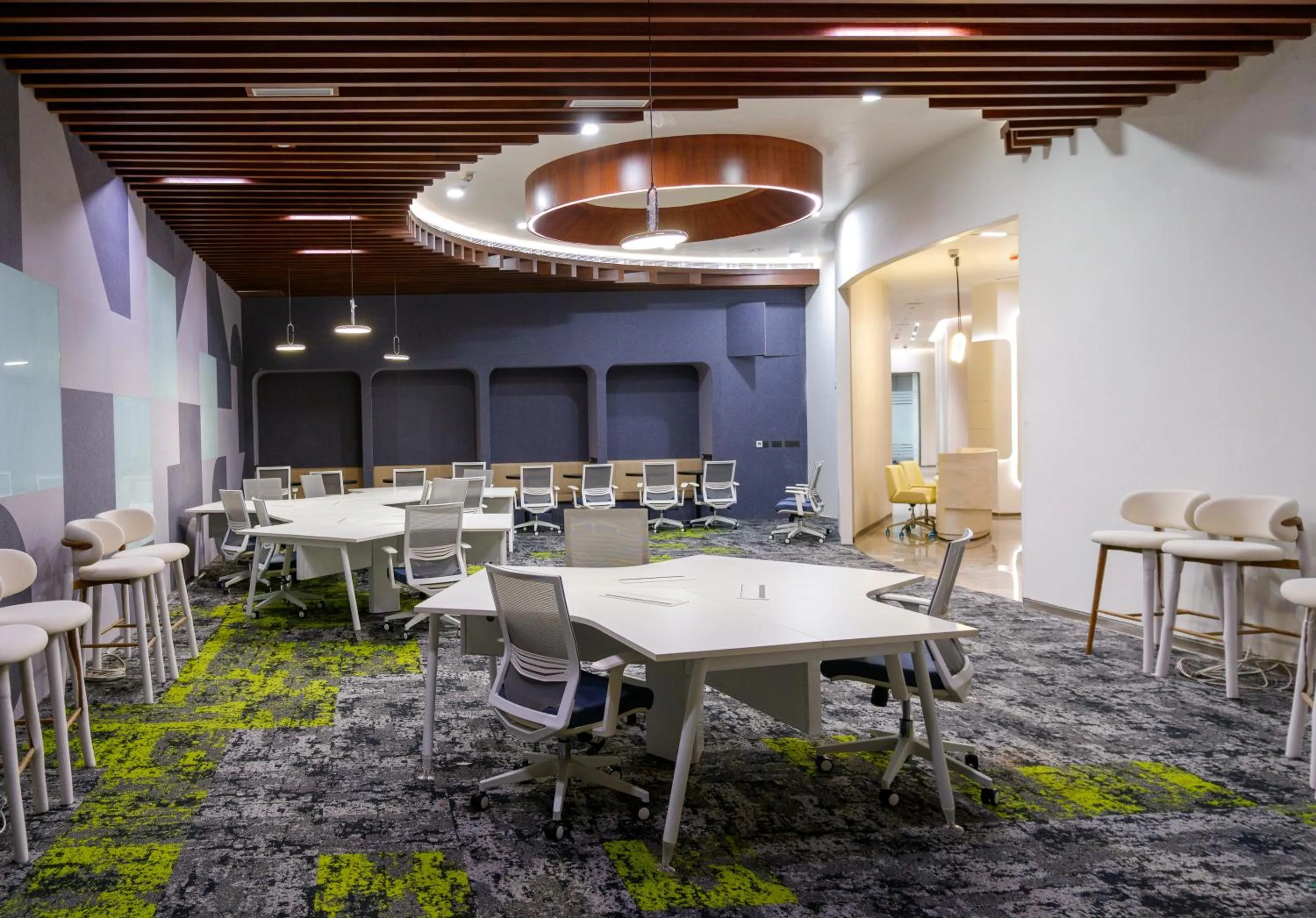 Restaurant/places to eat in 0484 Aero Lounge-Terminal 2 Cochin Airport Hotel