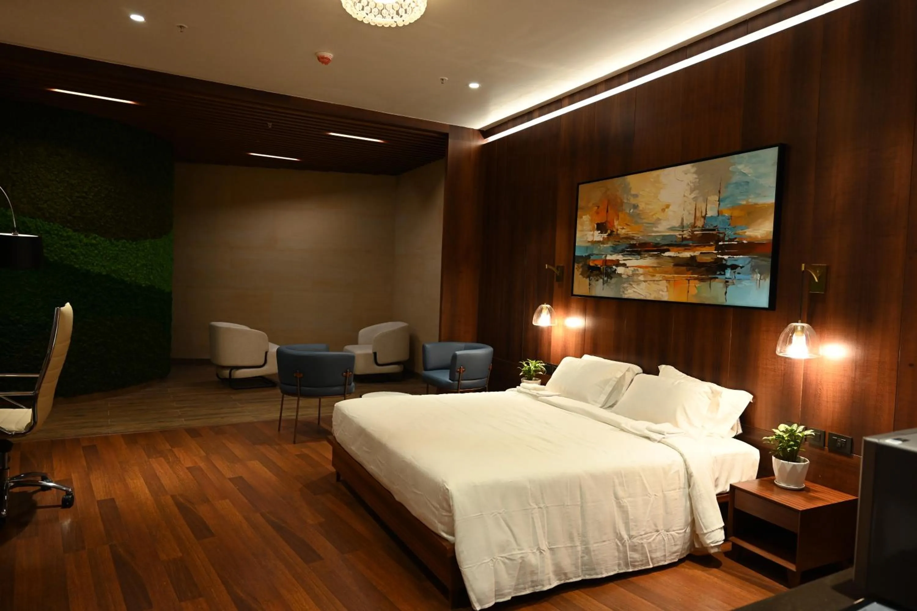 Bedroom, Bed in 0484 Aero Lounge-Terminal 2 Cochin Airport Hotel