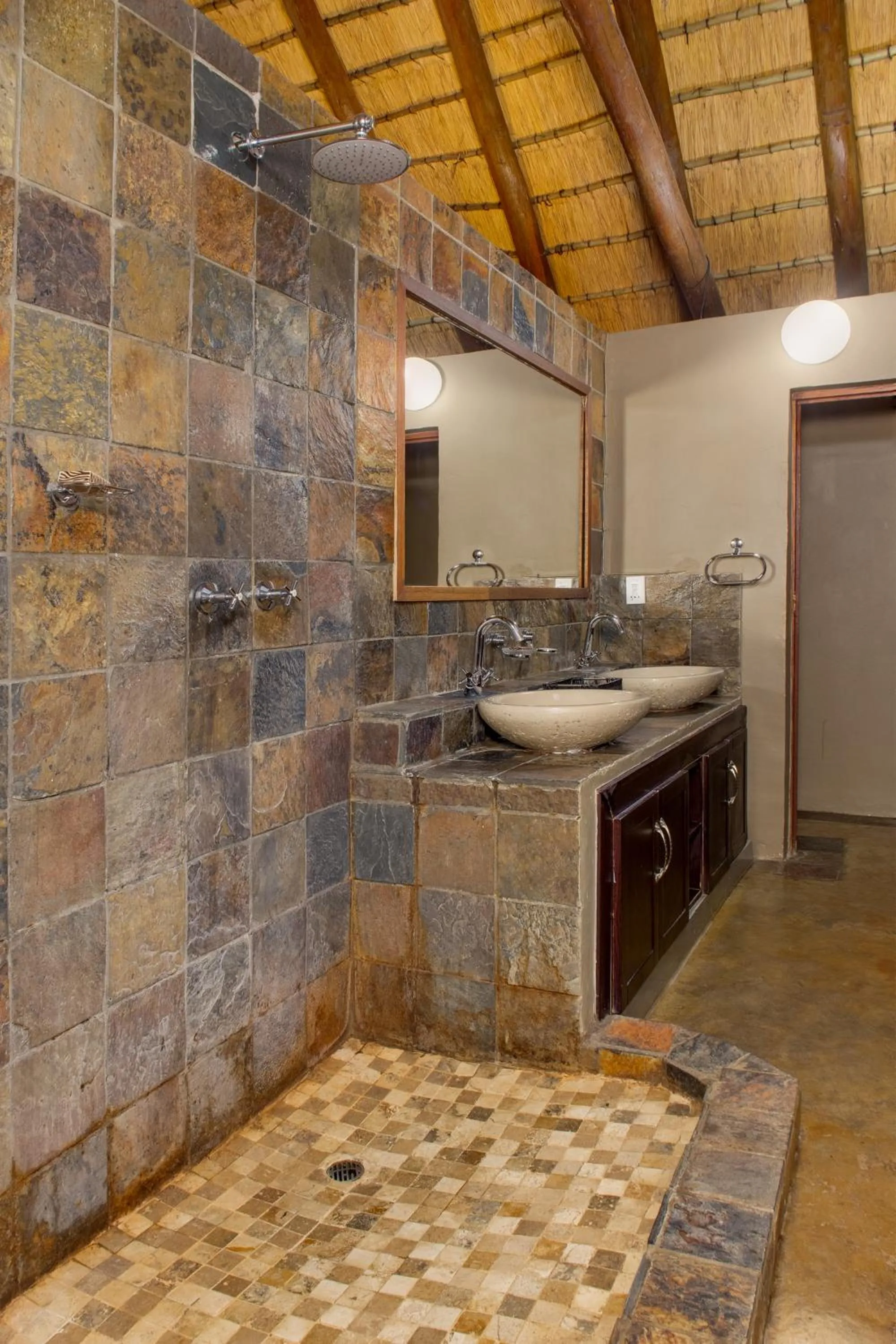 Shower in Black Rhino Game Lodge