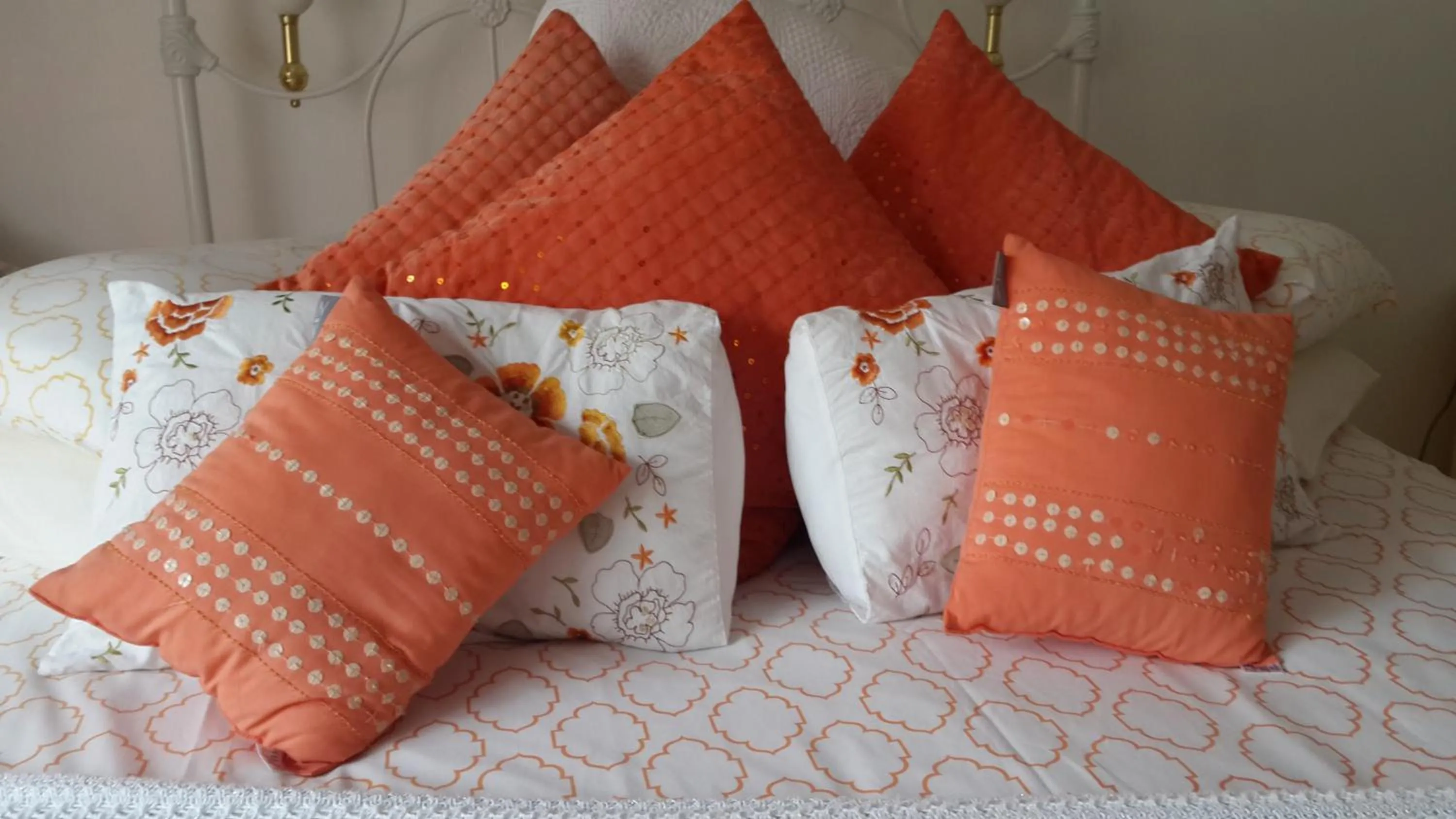 Decorative detail, Bed in Harmony Guesthouse