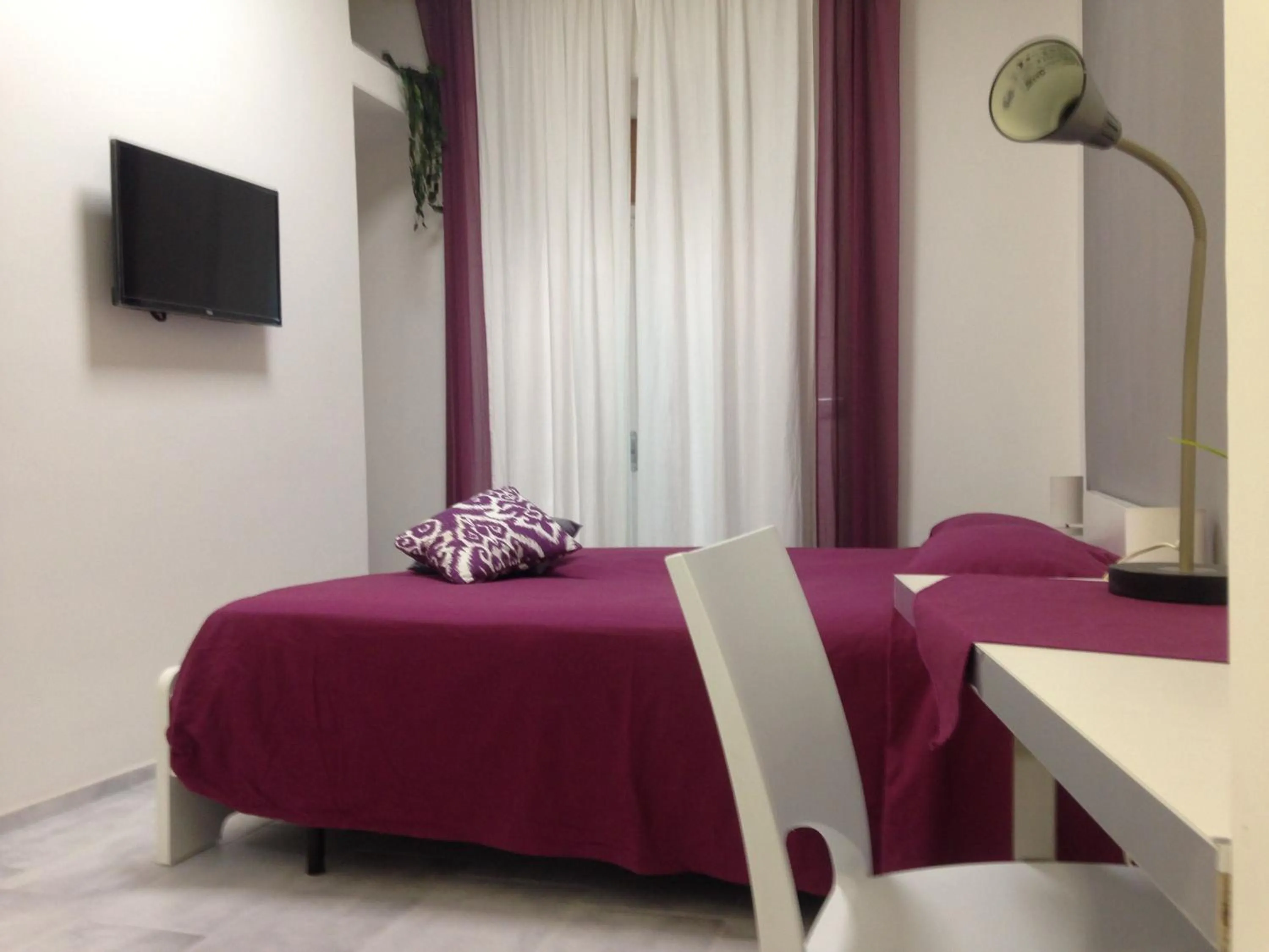 Photo of the whole room, Bed in Be Inn