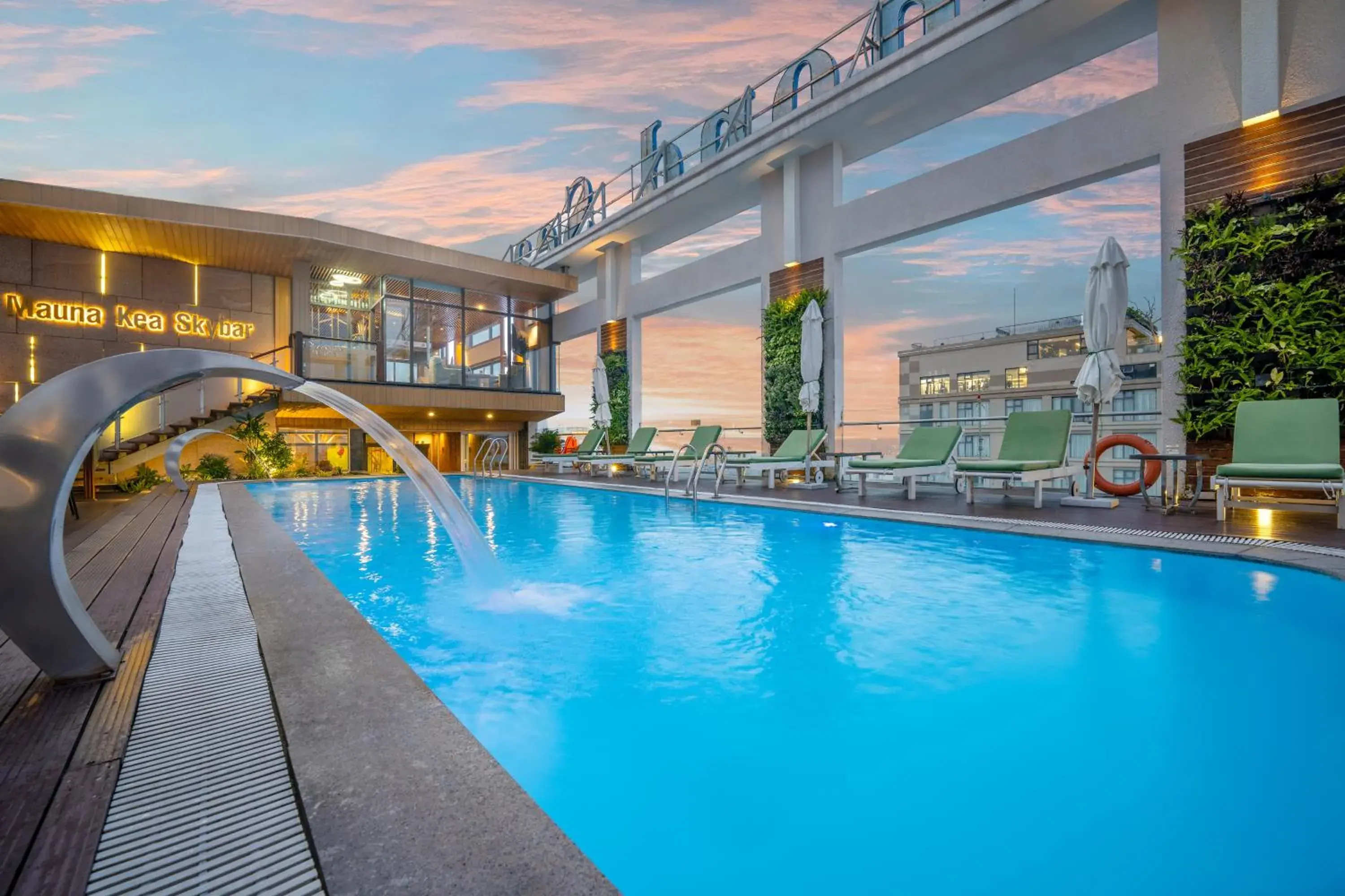 Lounge or bar in Diamond Sea Hotel Lounge or bar in Diamond Sea Hotel