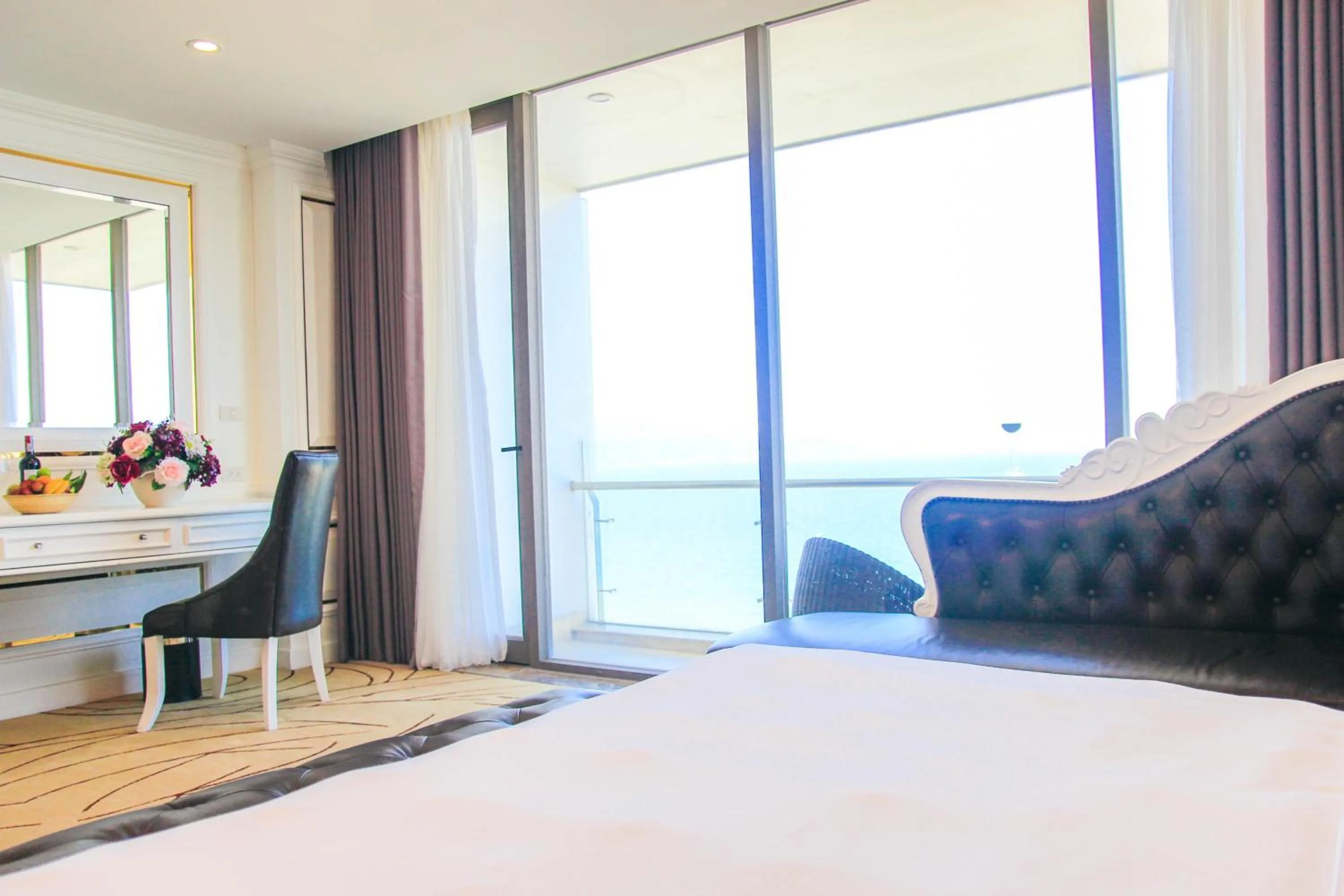 Sea view, Bed in Diamond Sea Hotel