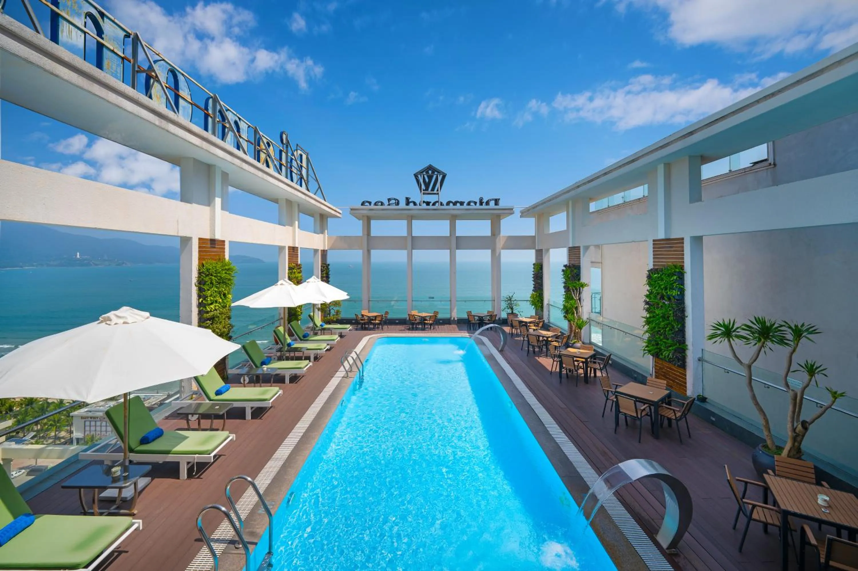 Day in Diamond Sea Hotel