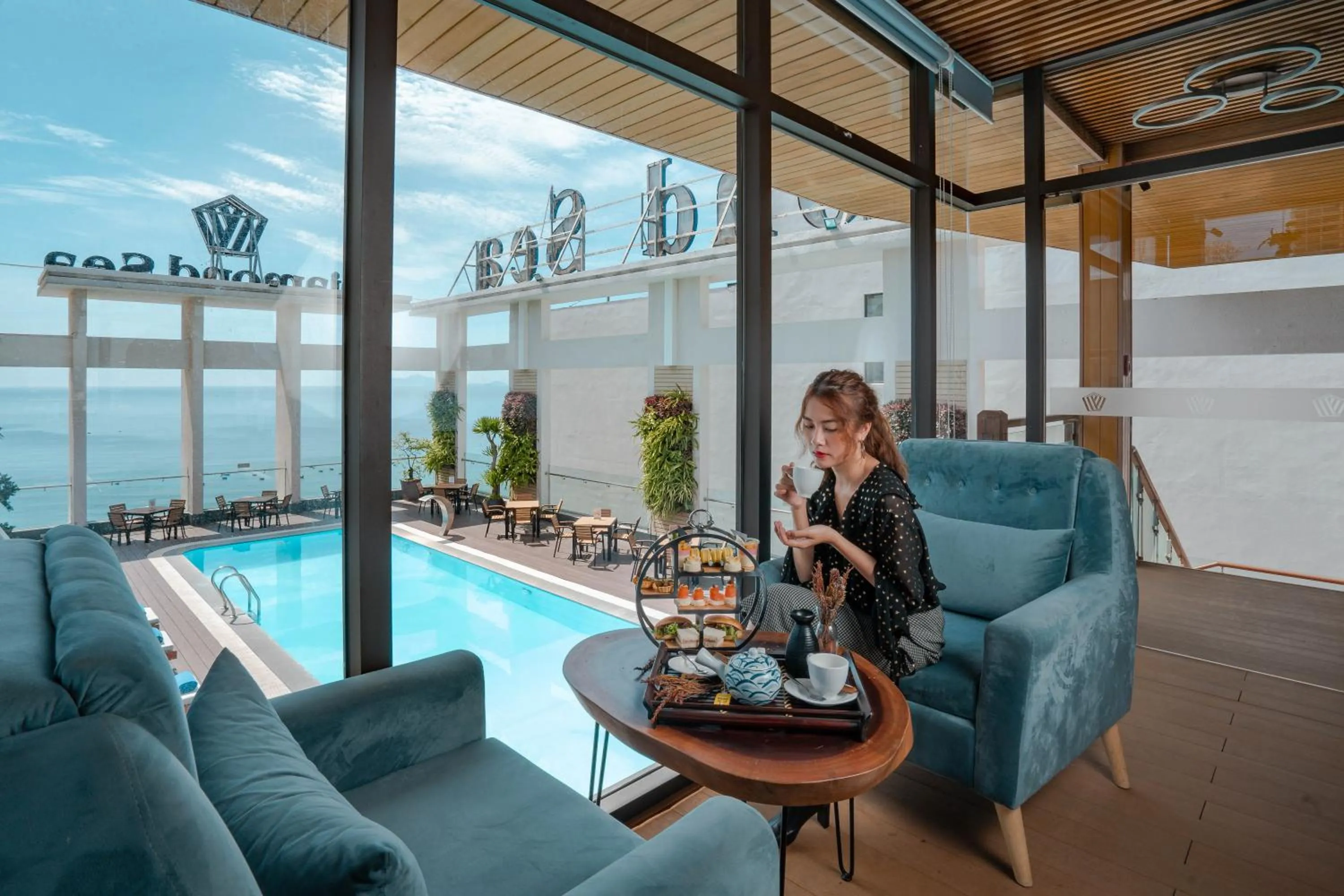 Lounge or bar in Diamond Sea Hotel