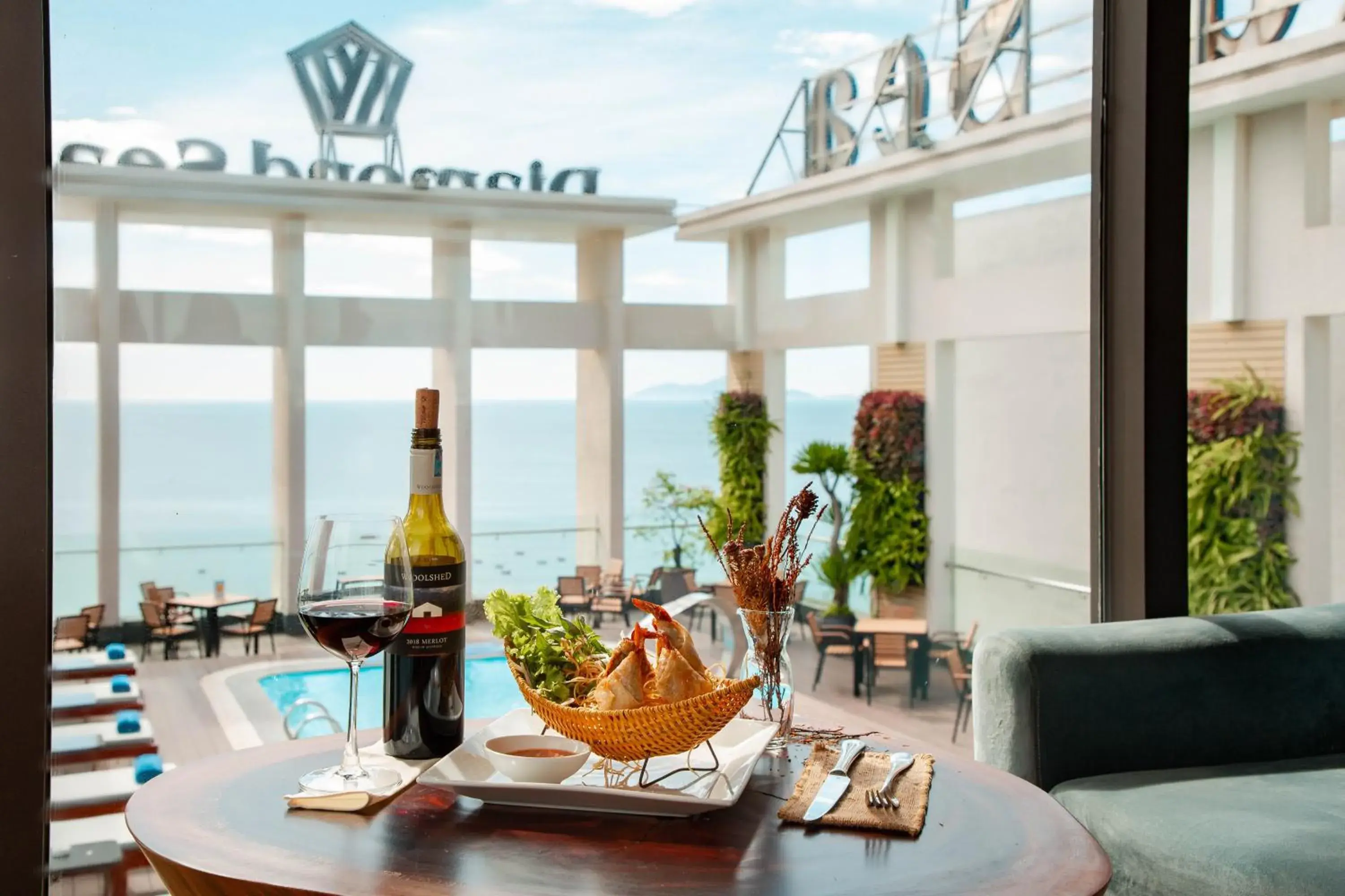 Food and drinks in Diamond Sea Hotel Food and drinks in Diamond Sea Hotel