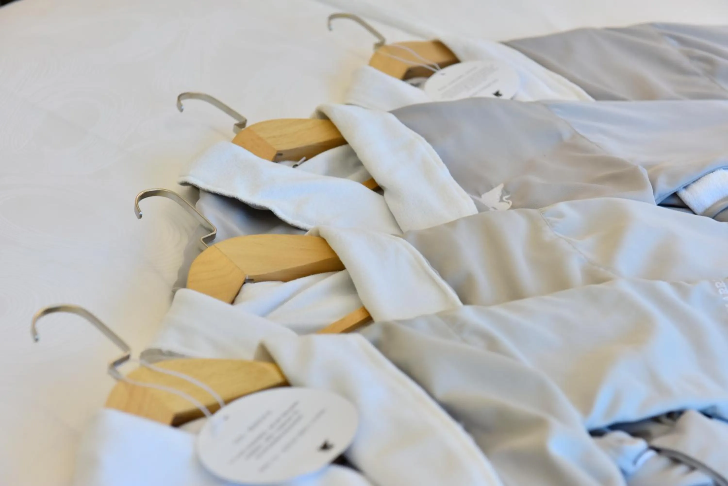 Bathroom, Bed in JW Marriott Hotel Shenzhen Bao'an International Airport