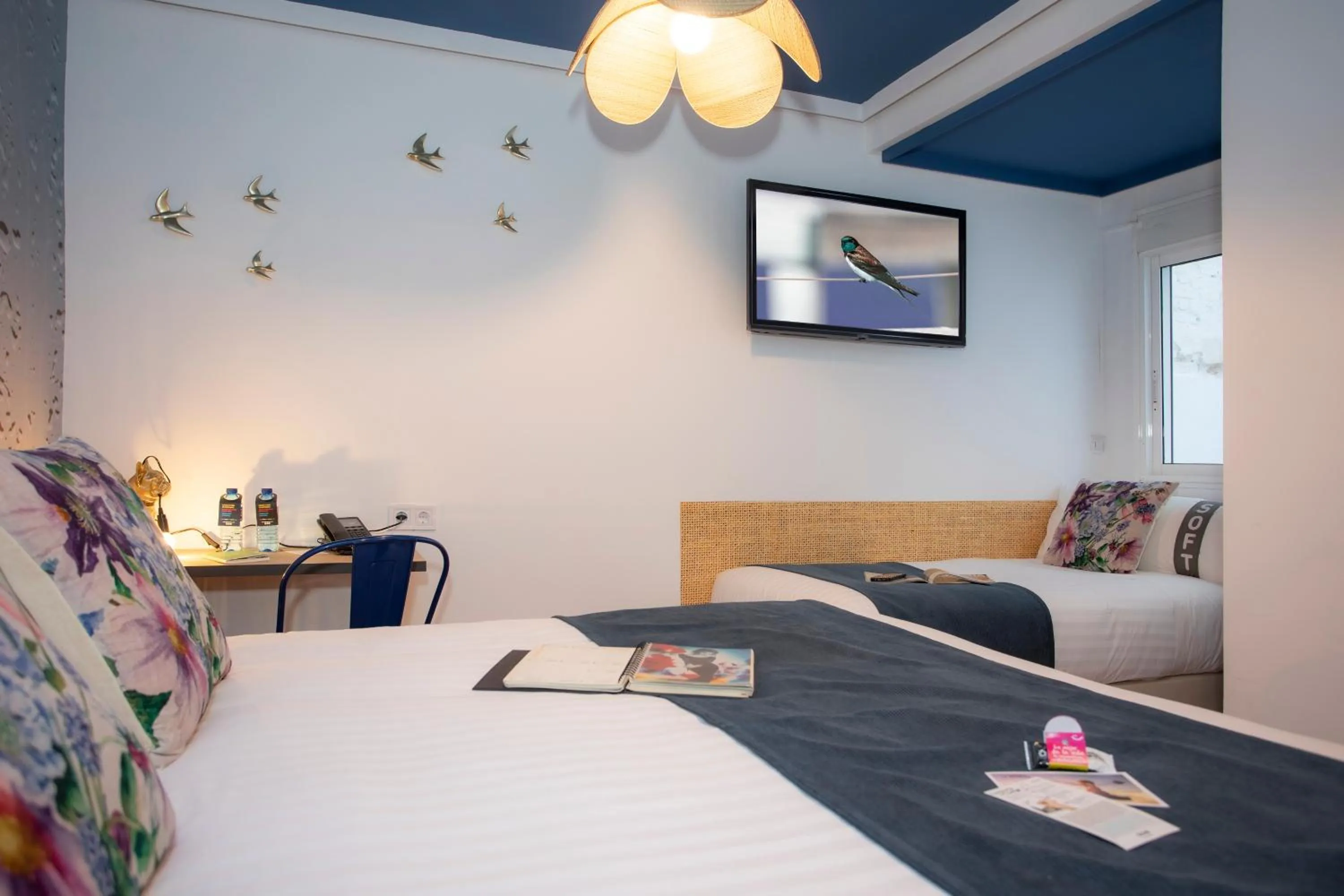 Photo of the whole room, Bed in Casual Natura Valencia