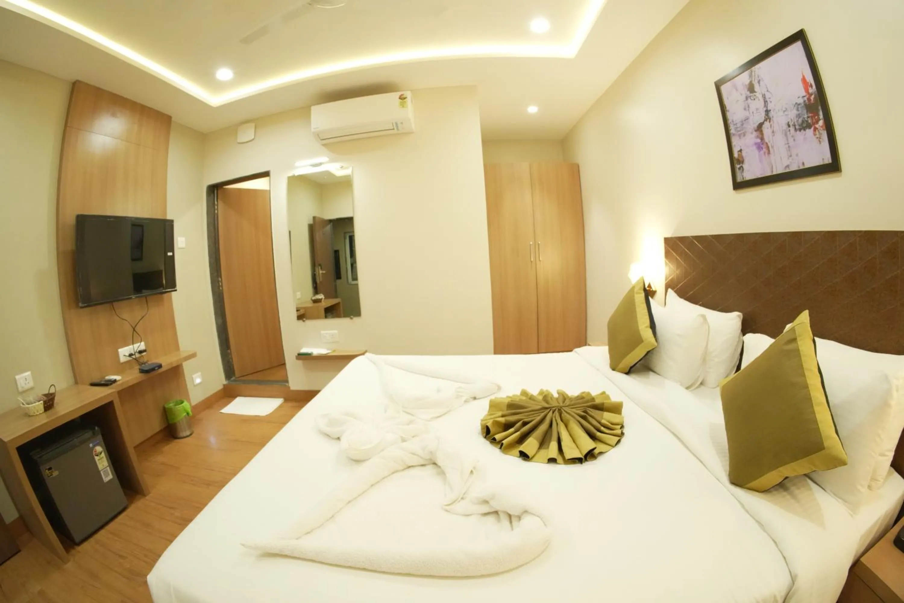 Bedroom, Bed in The Byke Shanti Villa - Mahableshwar