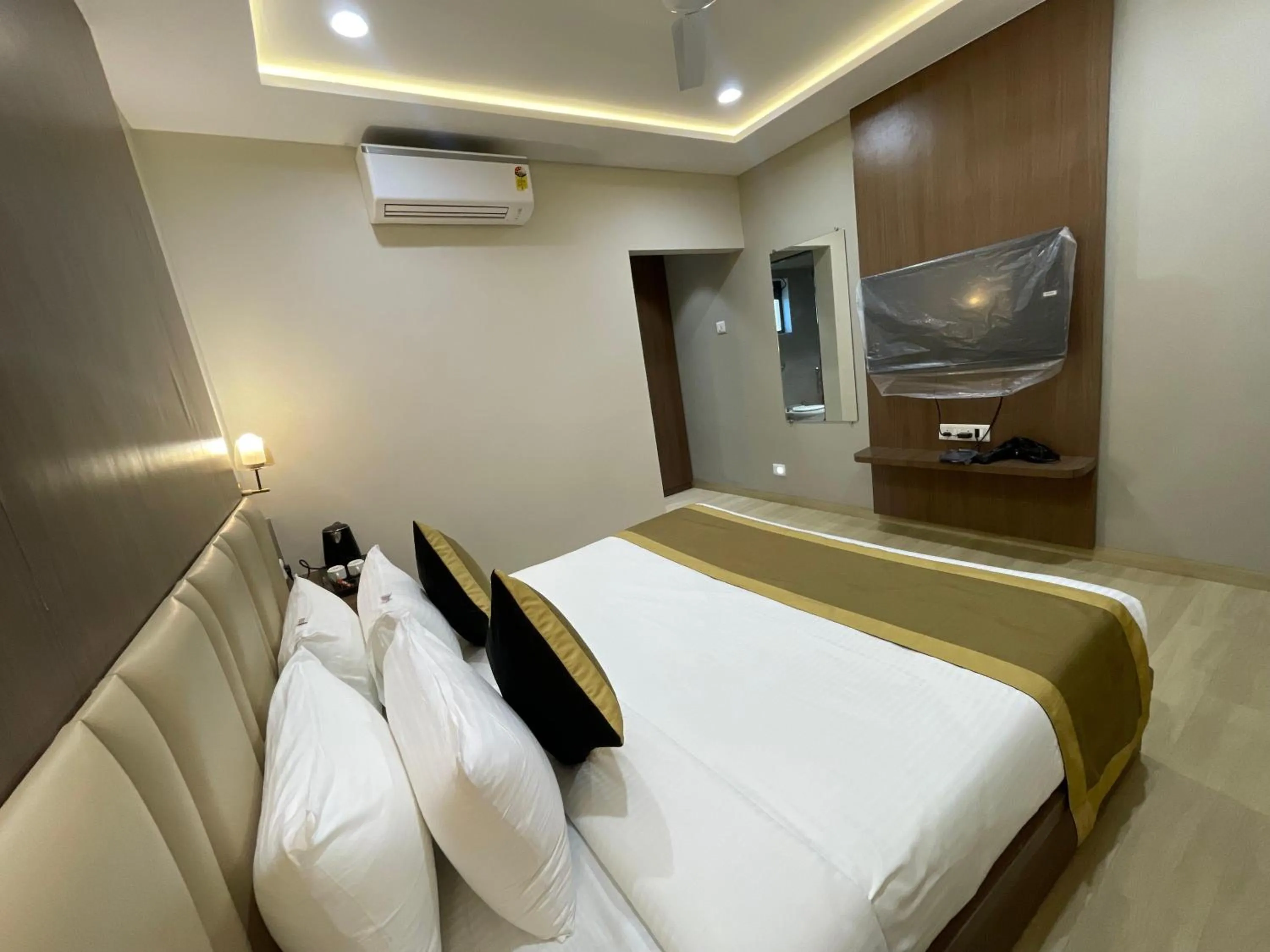 Photo of the whole room, Bed in The Byke Shanti Villa - Mahableshwar