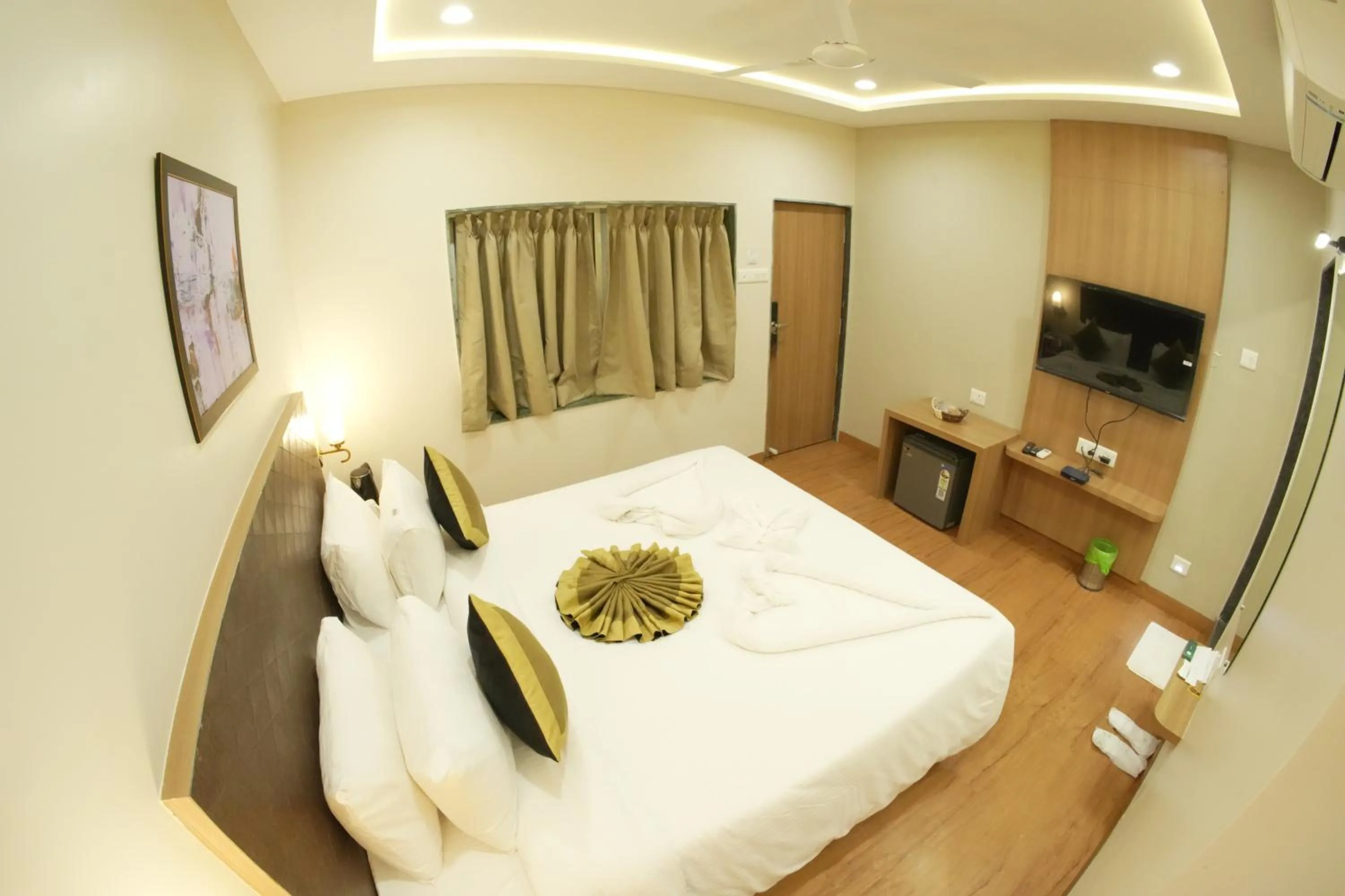 Bedroom, Bed in The Byke Shanti Villa - Mahableshwar