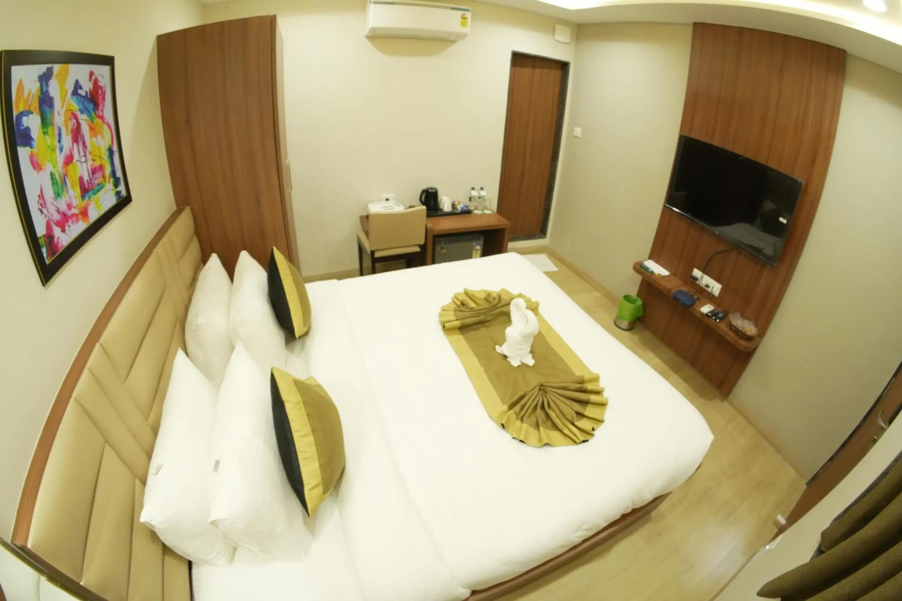 Bedroom, Bed in The Byke Shanti Villa - Mahableshwar