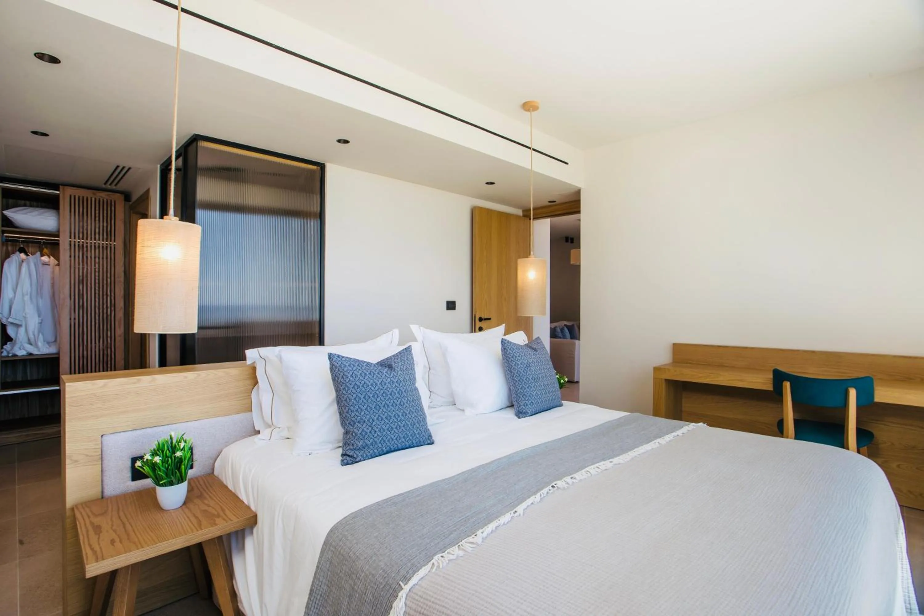 Photo of the whole room, Bed in Este Elegant Suites & Villas - Adults Only