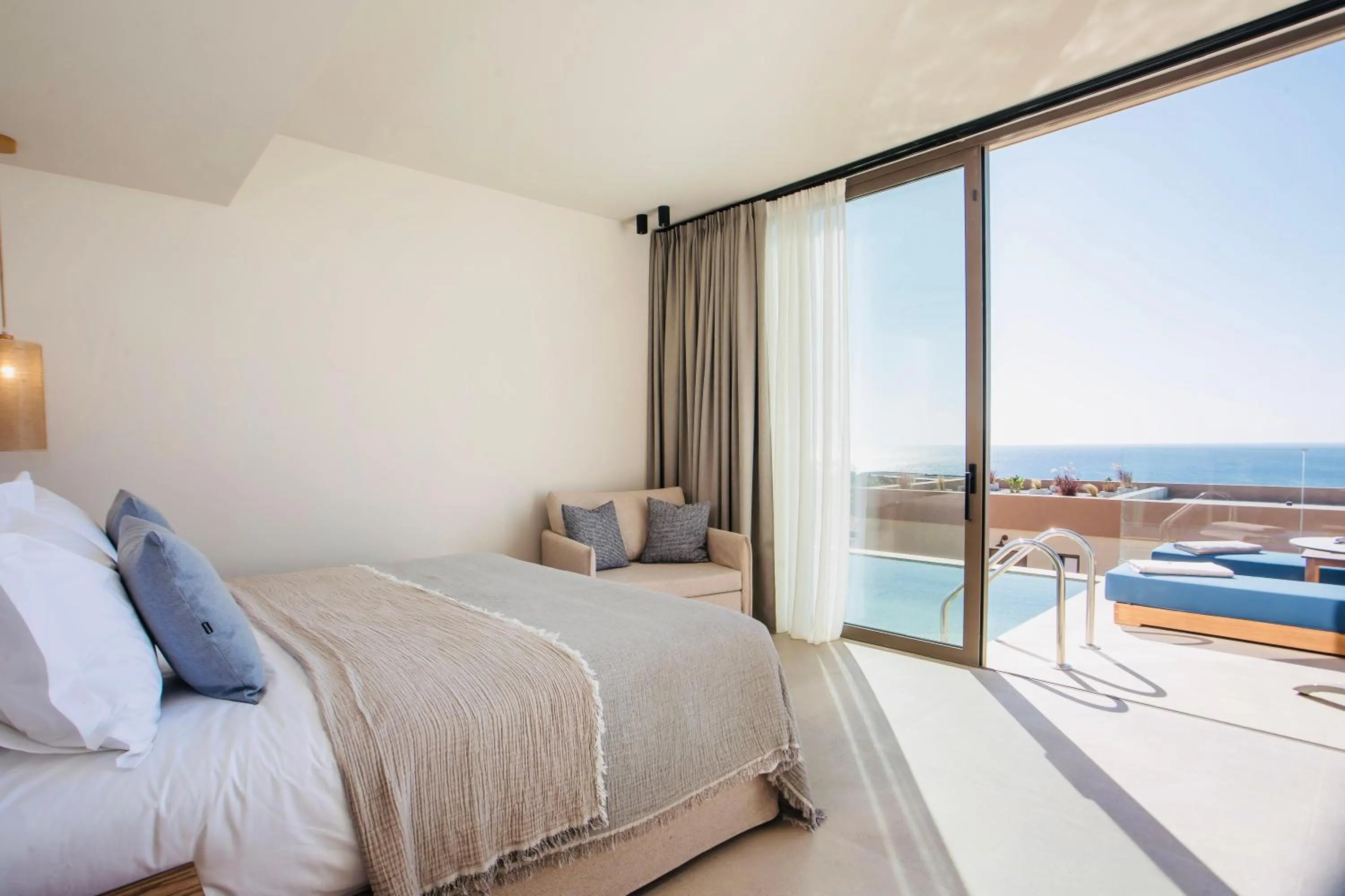 Photo of the whole room, Bed in Este Elegant Suites & Villas - Adults Only