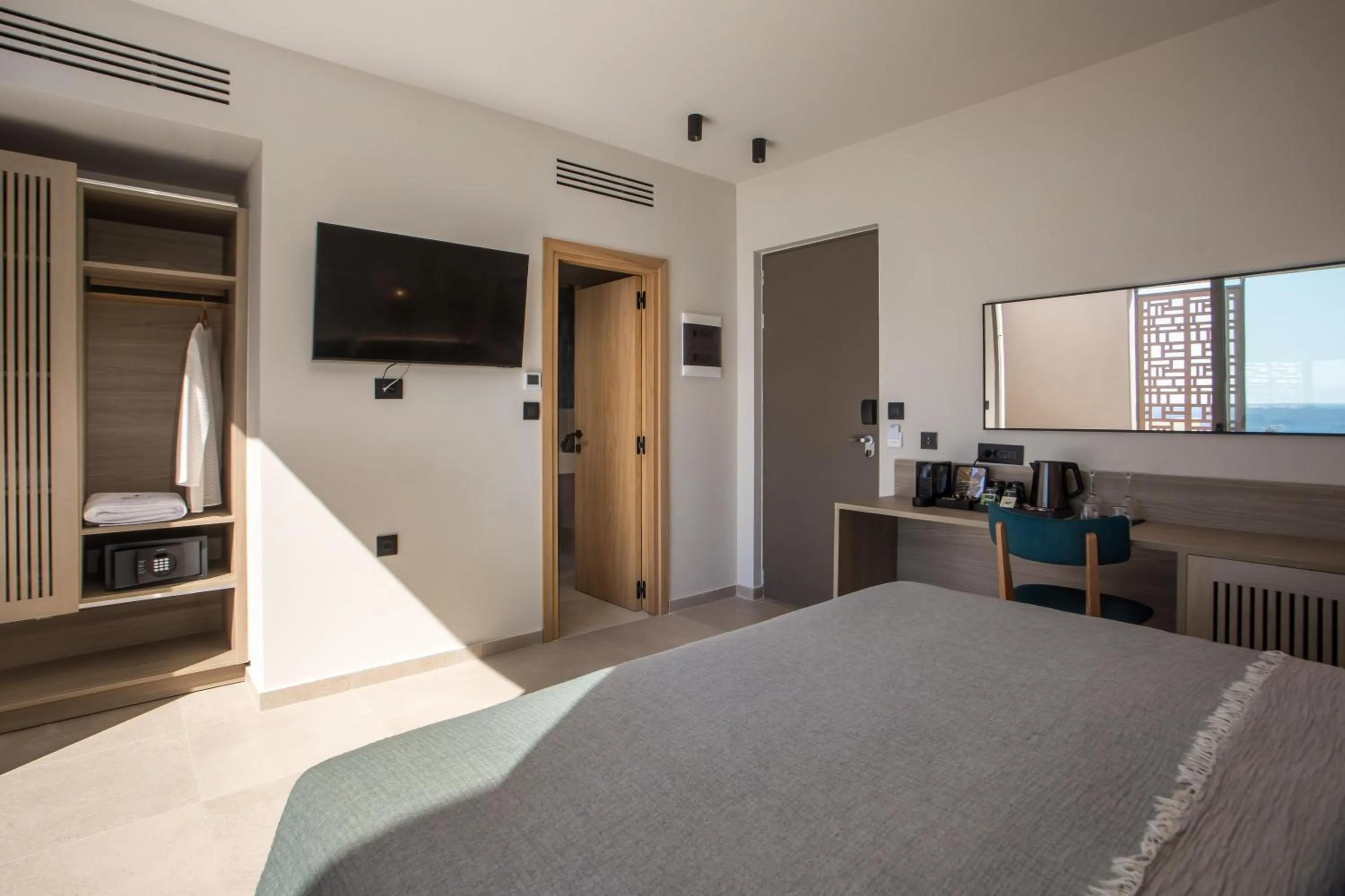 Photo of the whole room, Bed in Este Elegant Suites & Villas - Adults Only