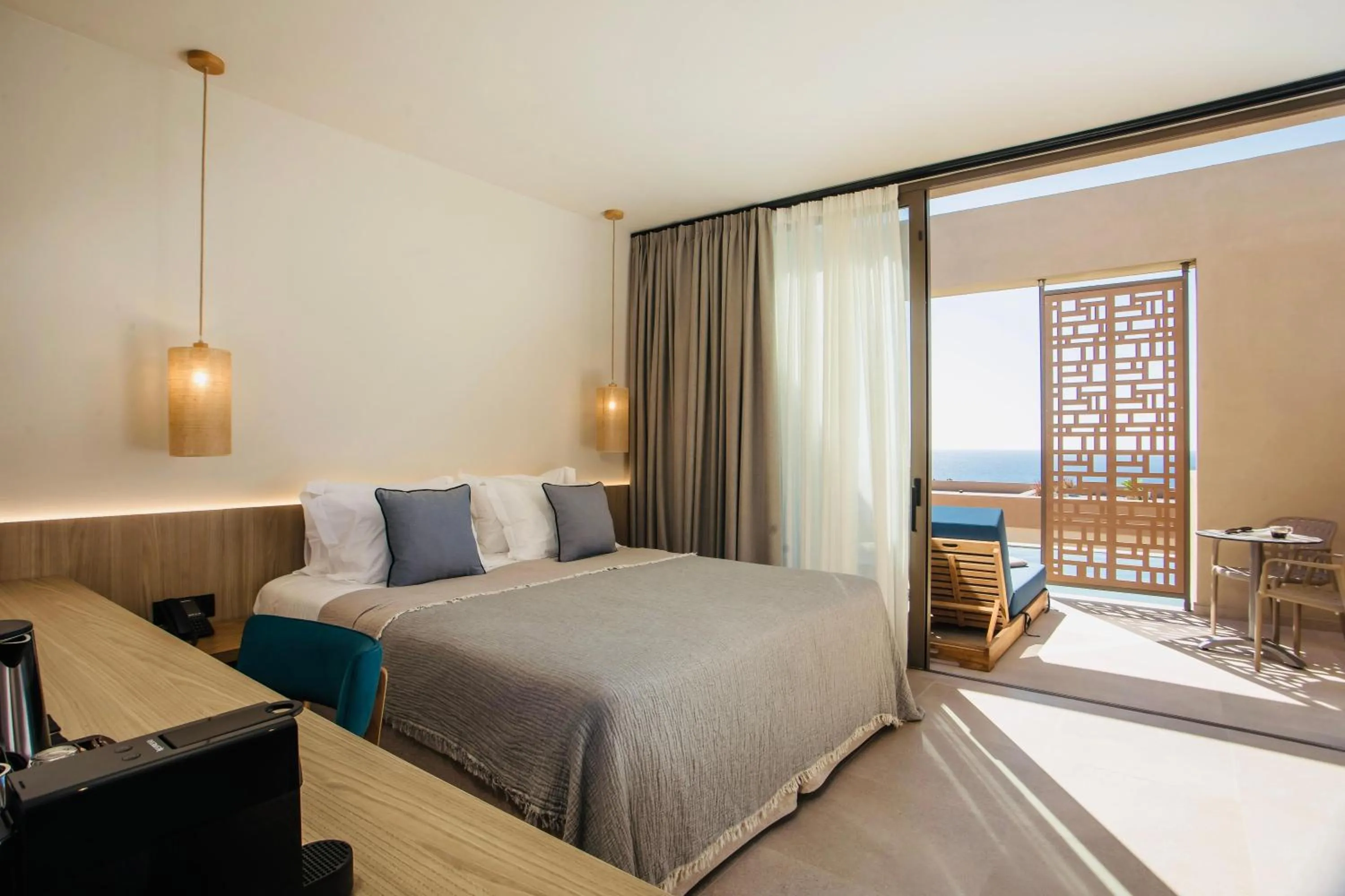 Photo of the whole room, Bed in Este Elegant Suites & Villas - Adults Only