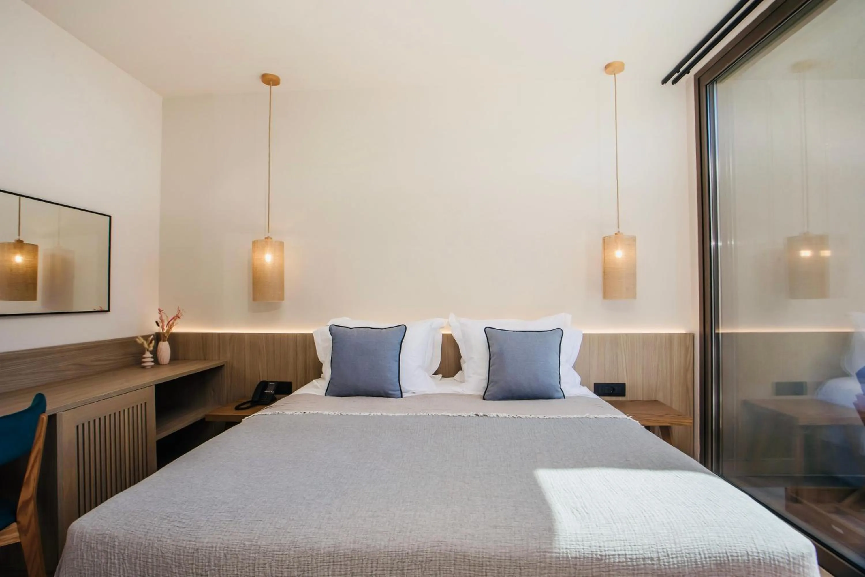 Photo of the whole room, Bed in Este Elegant Suites & Villas - Adults Only