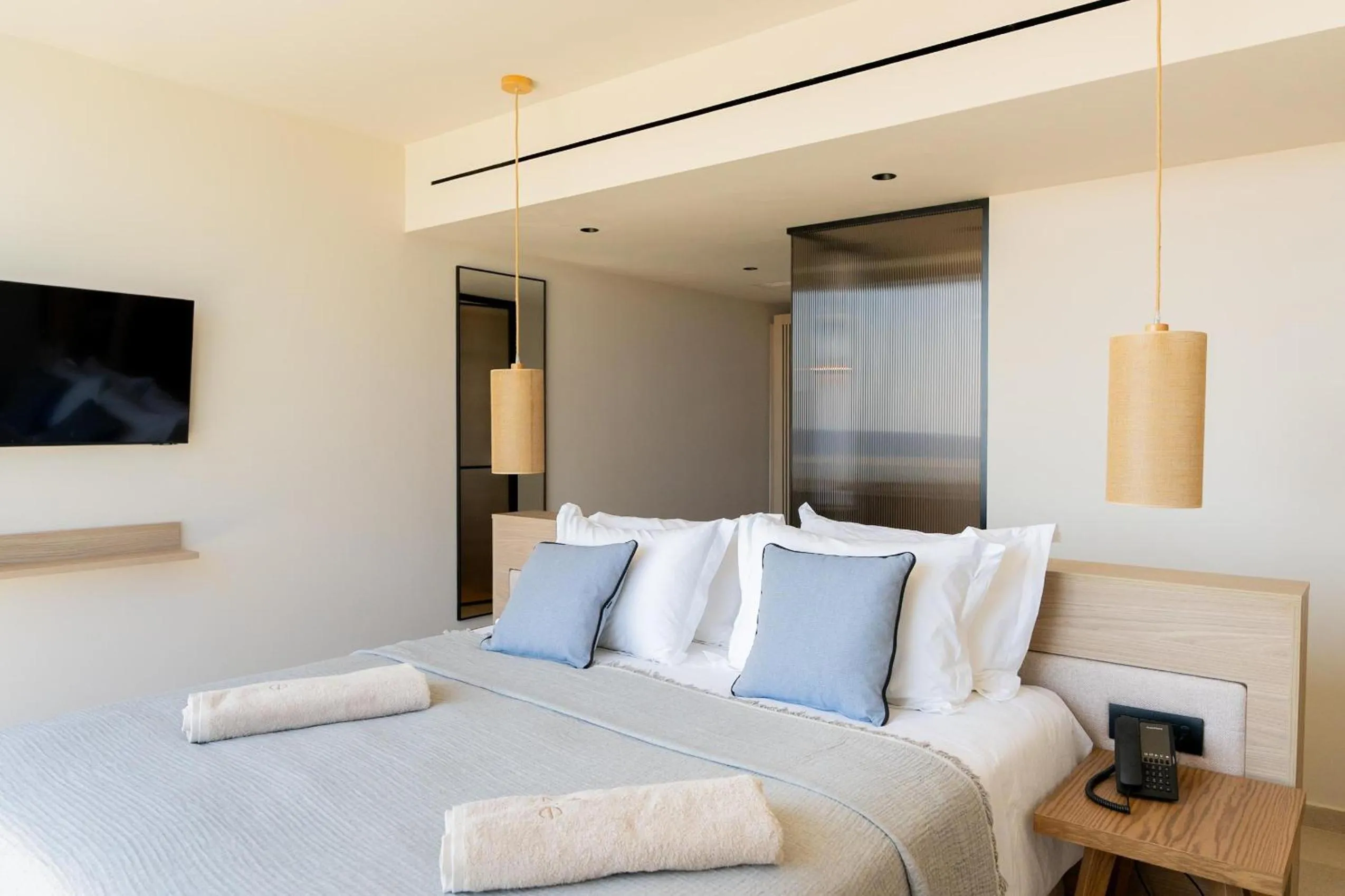 Photo of the whole room, Bed in Este Elegant Suites & Villas - Adults Only