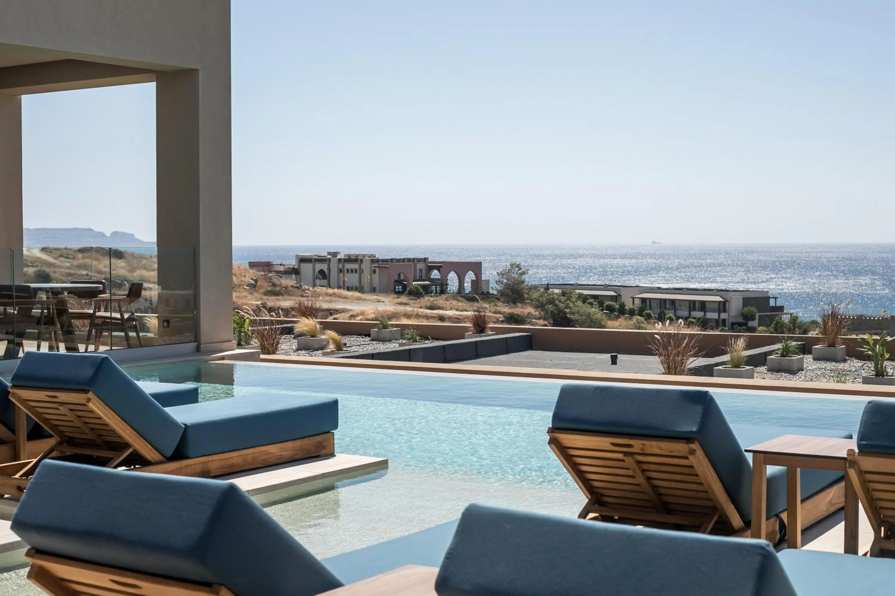 Swimming pool in Este Elegant Suites & Villas - Adults Only