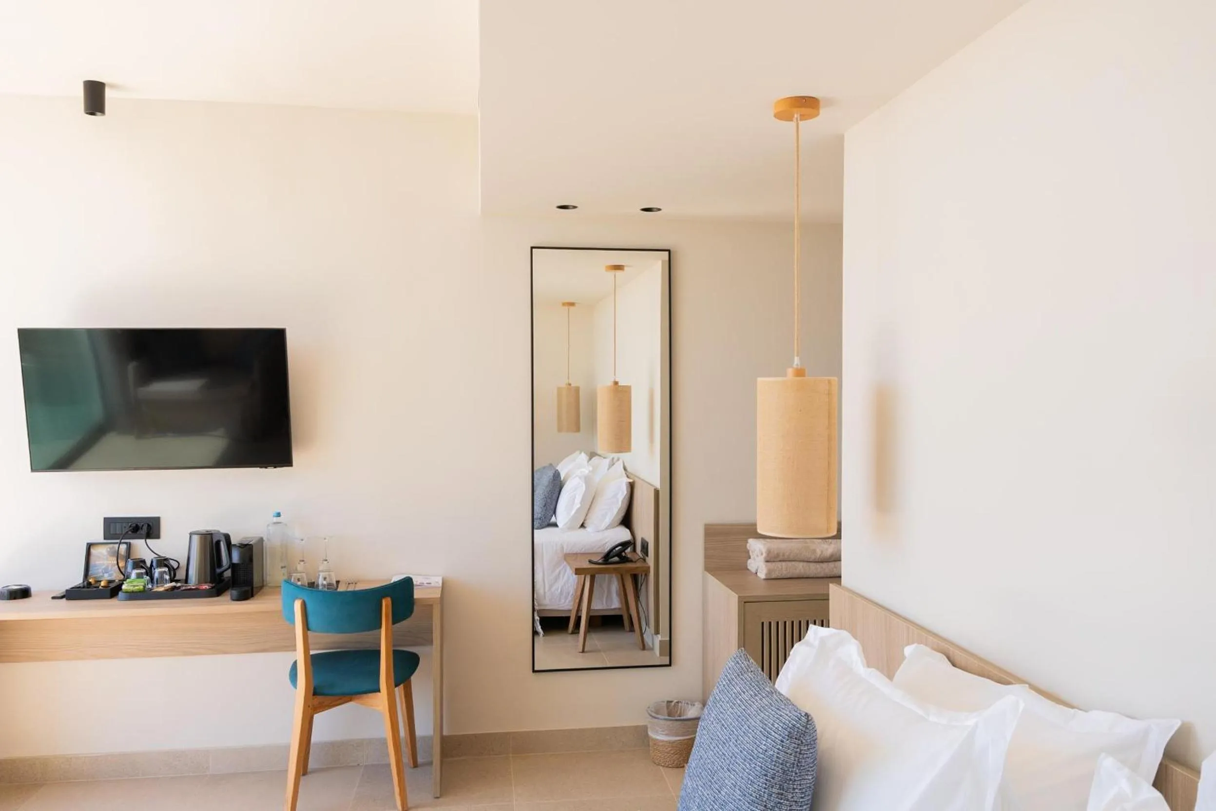 Photo of the whole room, Bed in Este Elegant Suites & Villas - Adults Only
