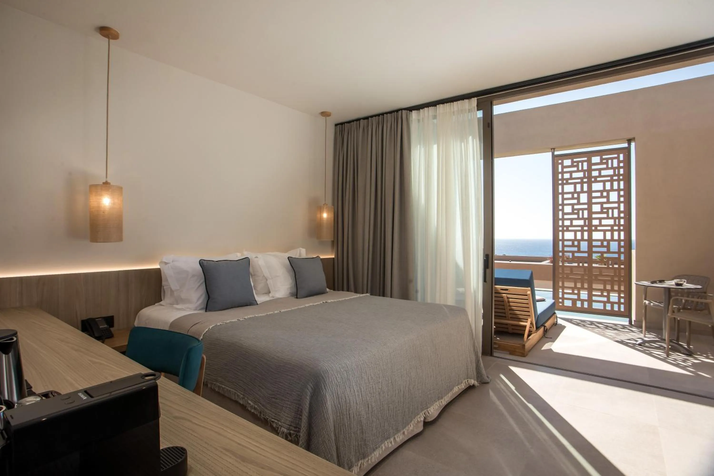 Photo of the whole room, Bed in Este Elegant Suites & Villas - Adults Only