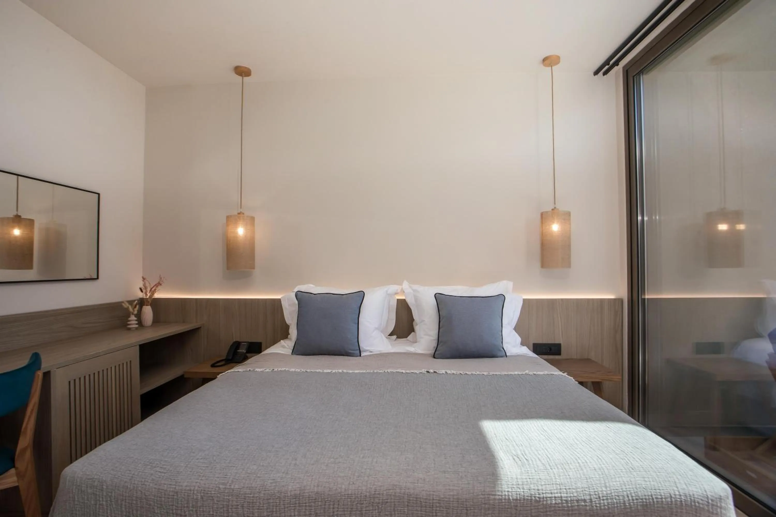 Photo of the whole room, Bed in Este Elegant Suites & Villas - Adults Only