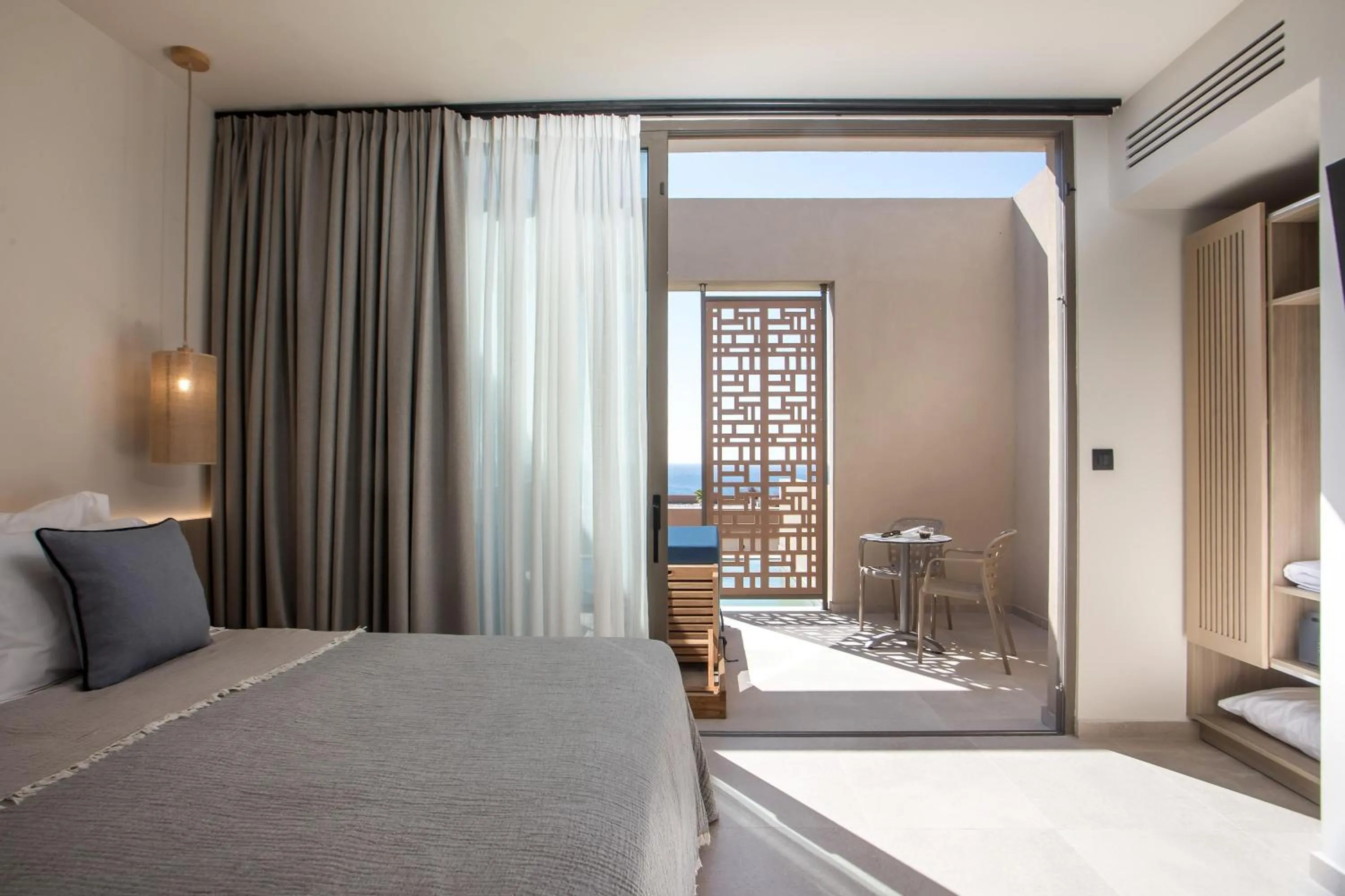 Photo of the whole room, Bed in Este Elegant Suites & Villas - Adults Only