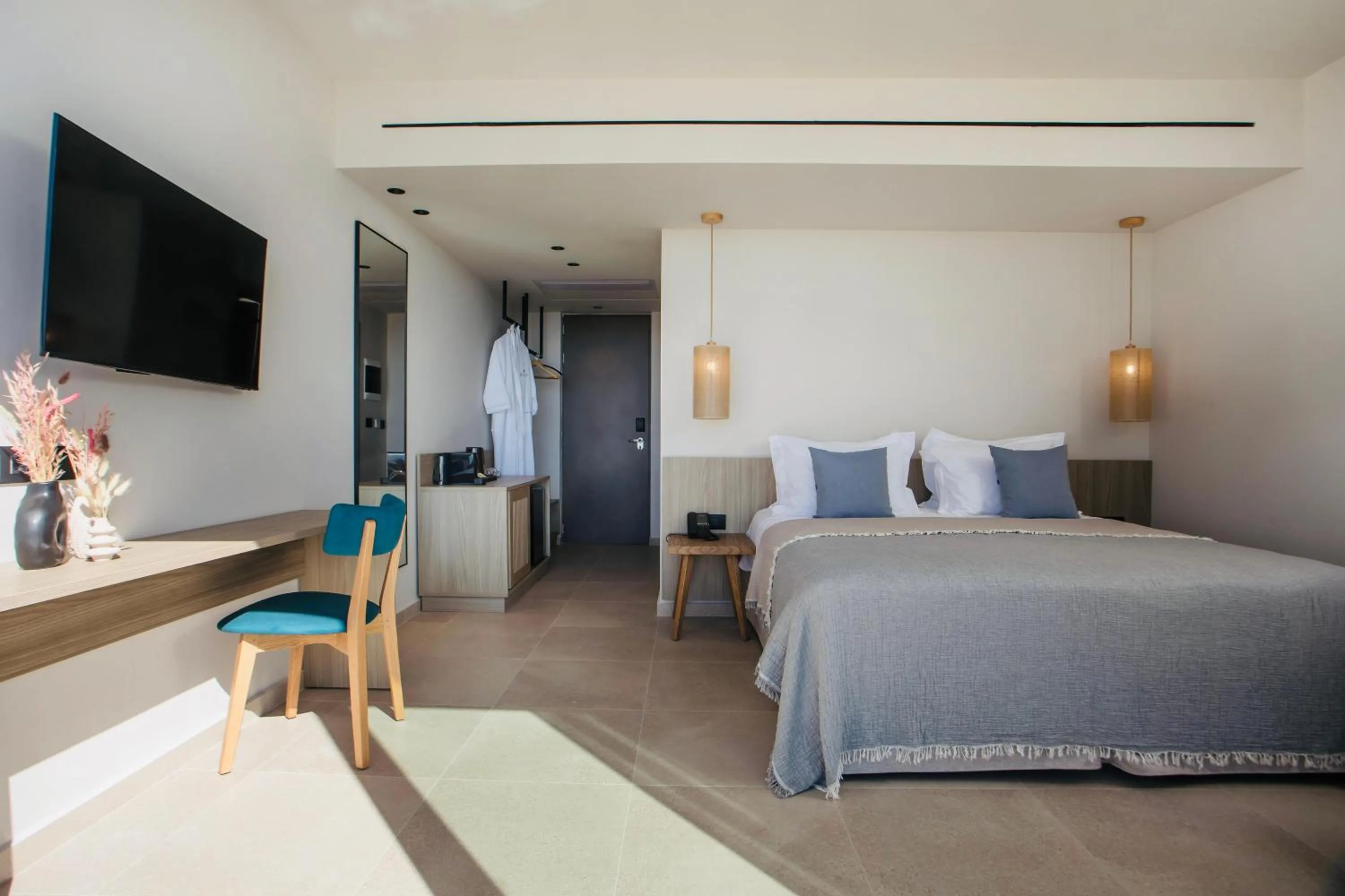 Photo of the whole room, Bed in Este Elegant Suites & Villas - Adults Only