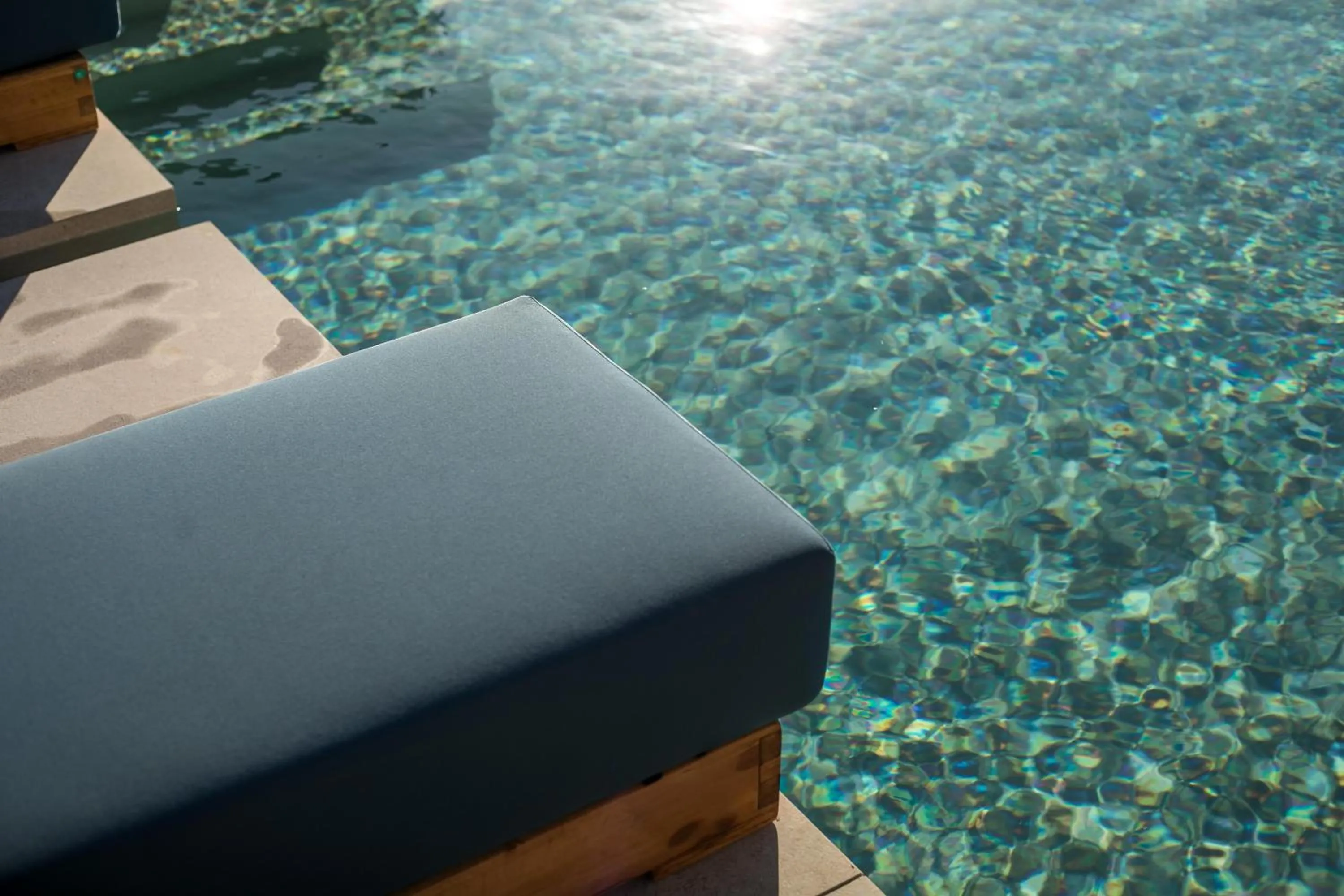 Swimming pool in Este Elegant Suites & Villas - Adults Only
