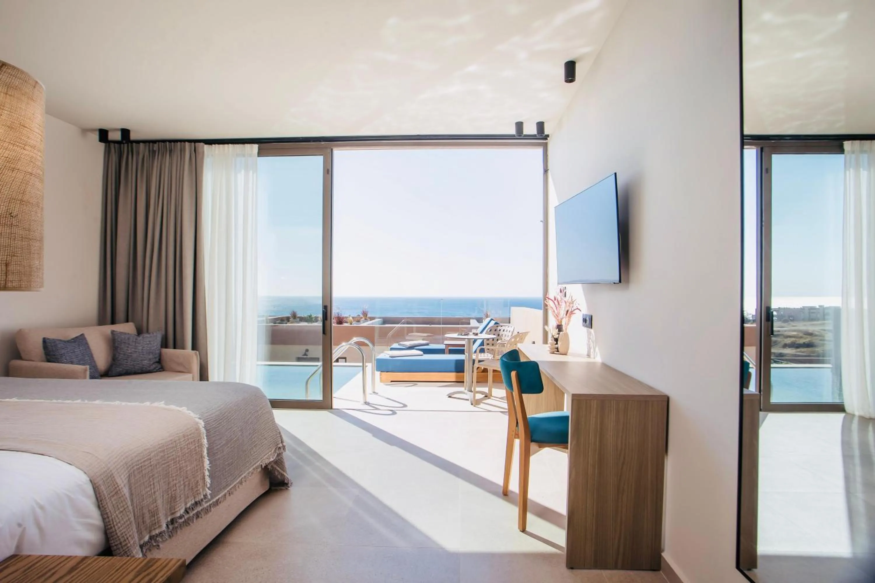 Photo of the whole room, Bed in Este Elegant Suites & Villas - Adults Only