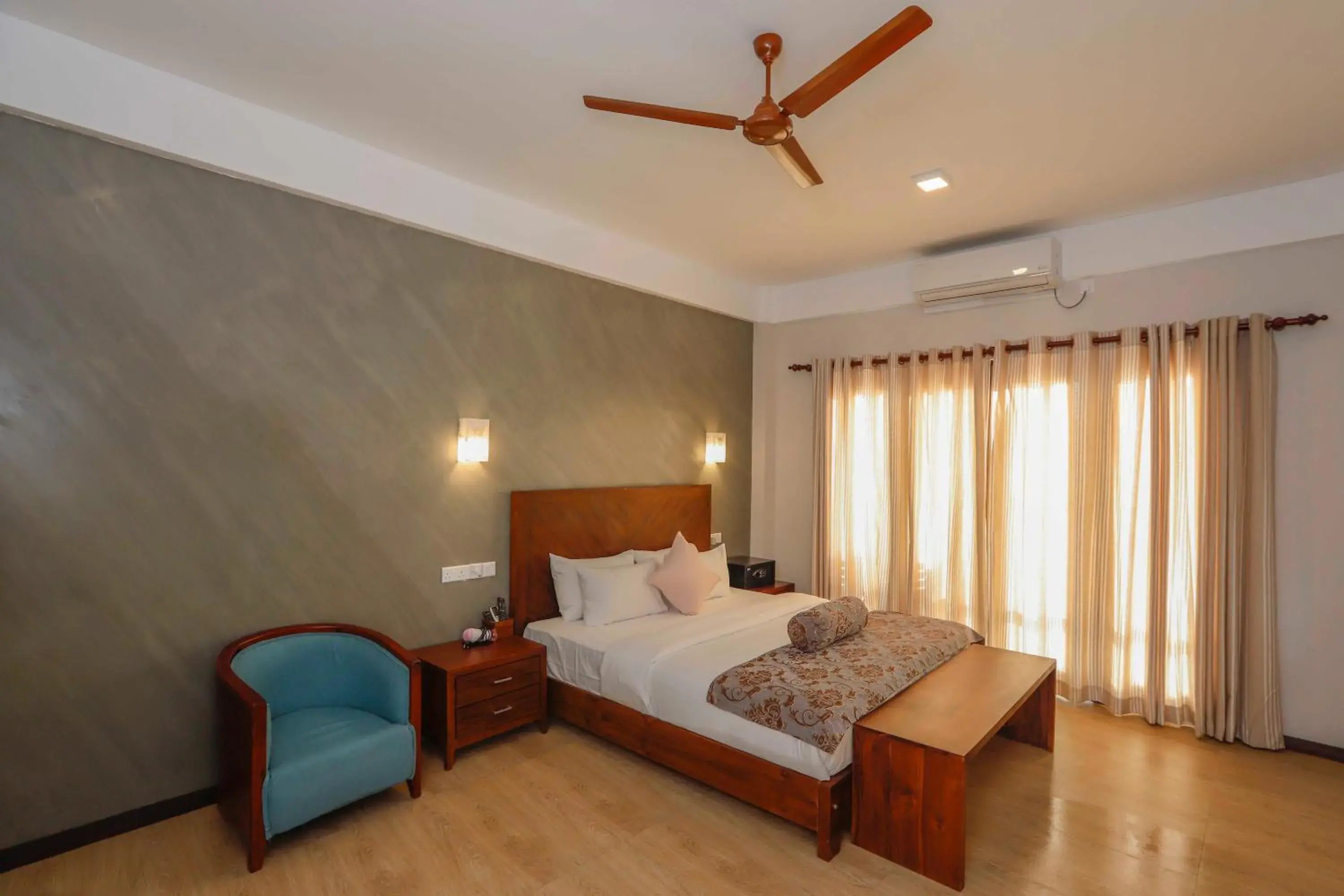 Superior Double Sea View in Sapphire Seas Beachfront Hotel Superior Double Sea View in Sapphire Seas Beachfront Hotel