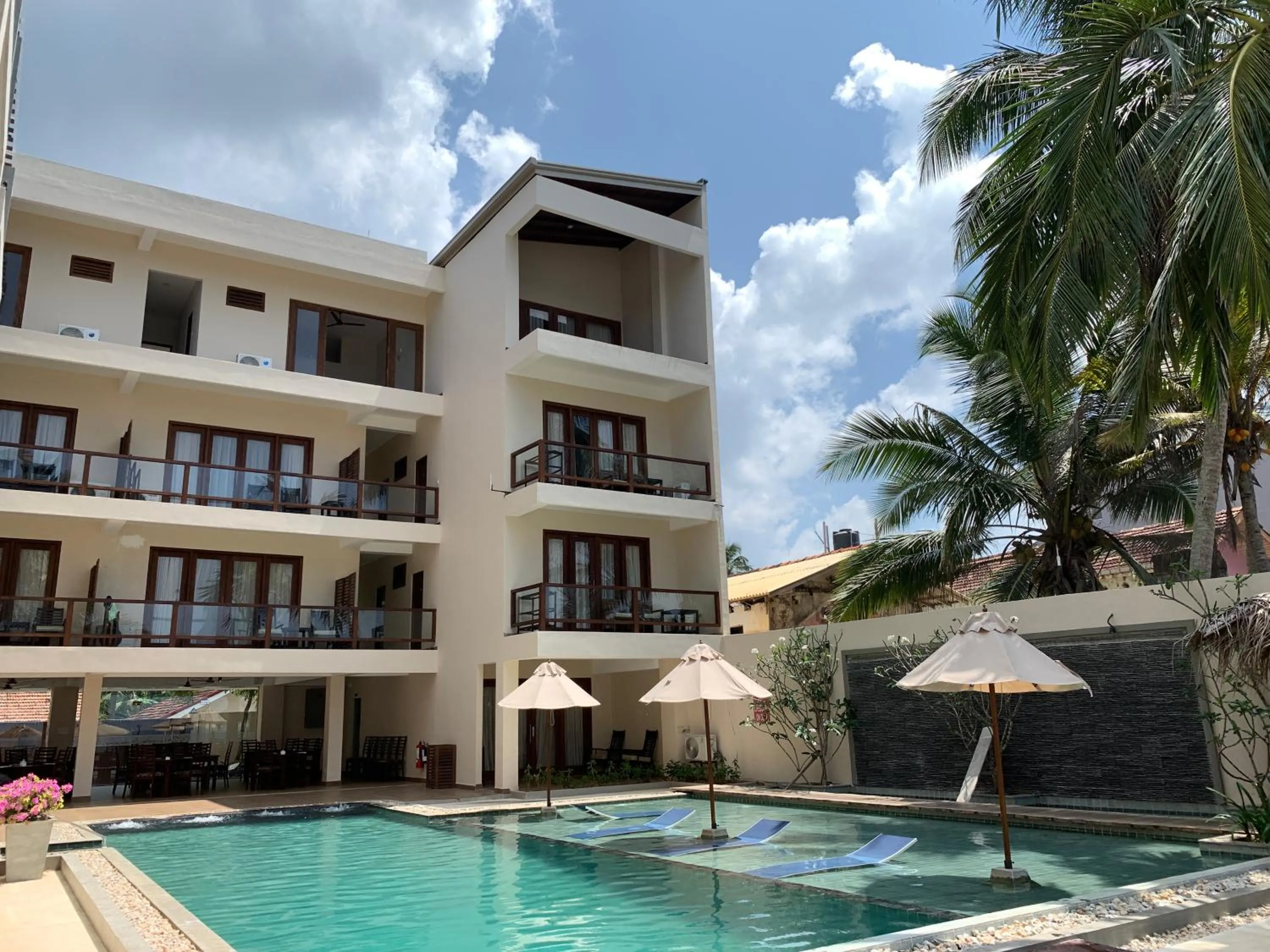 Sapphire Seas Beachfront Hotel