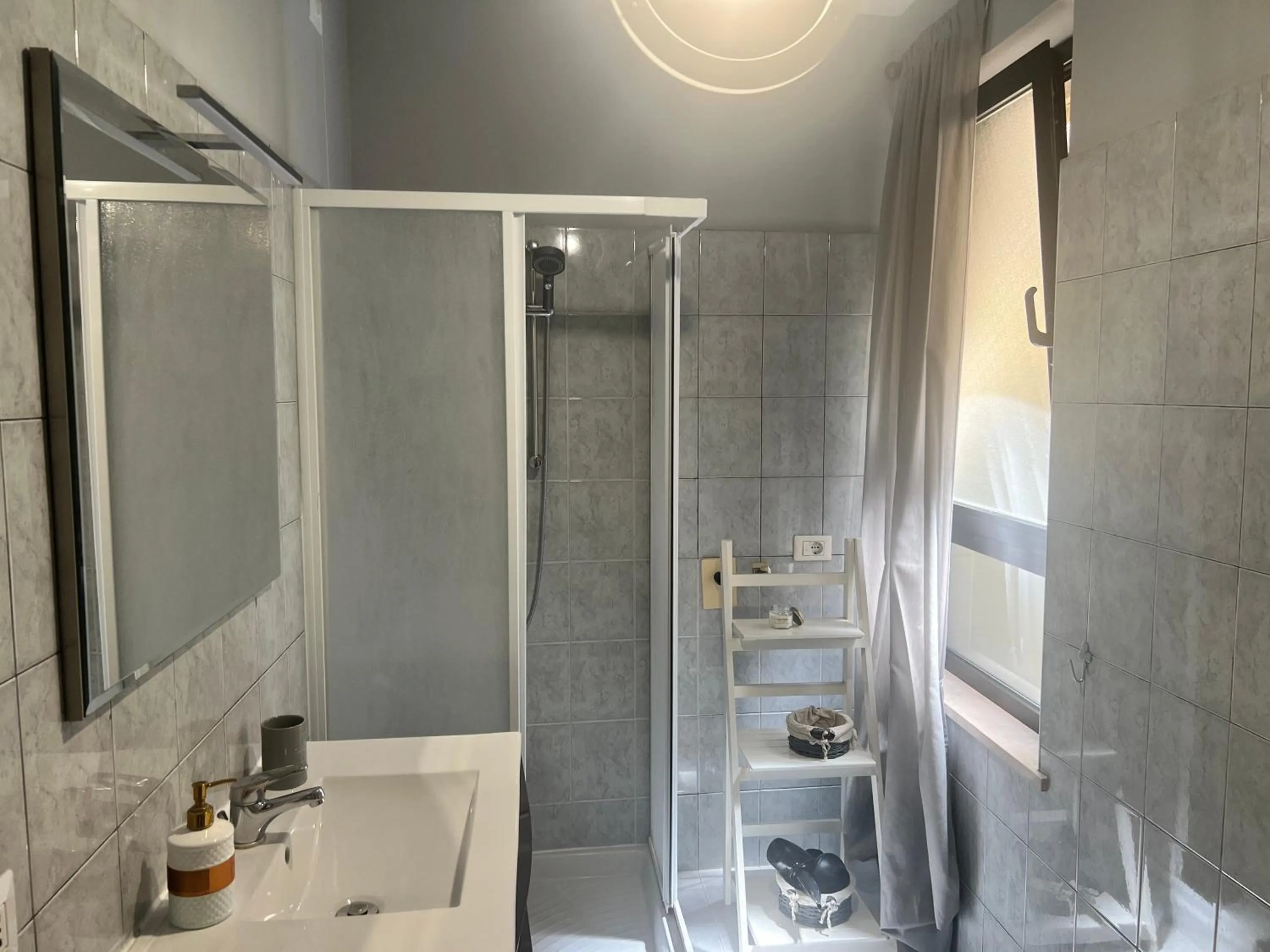 Shower in Verona Rooms