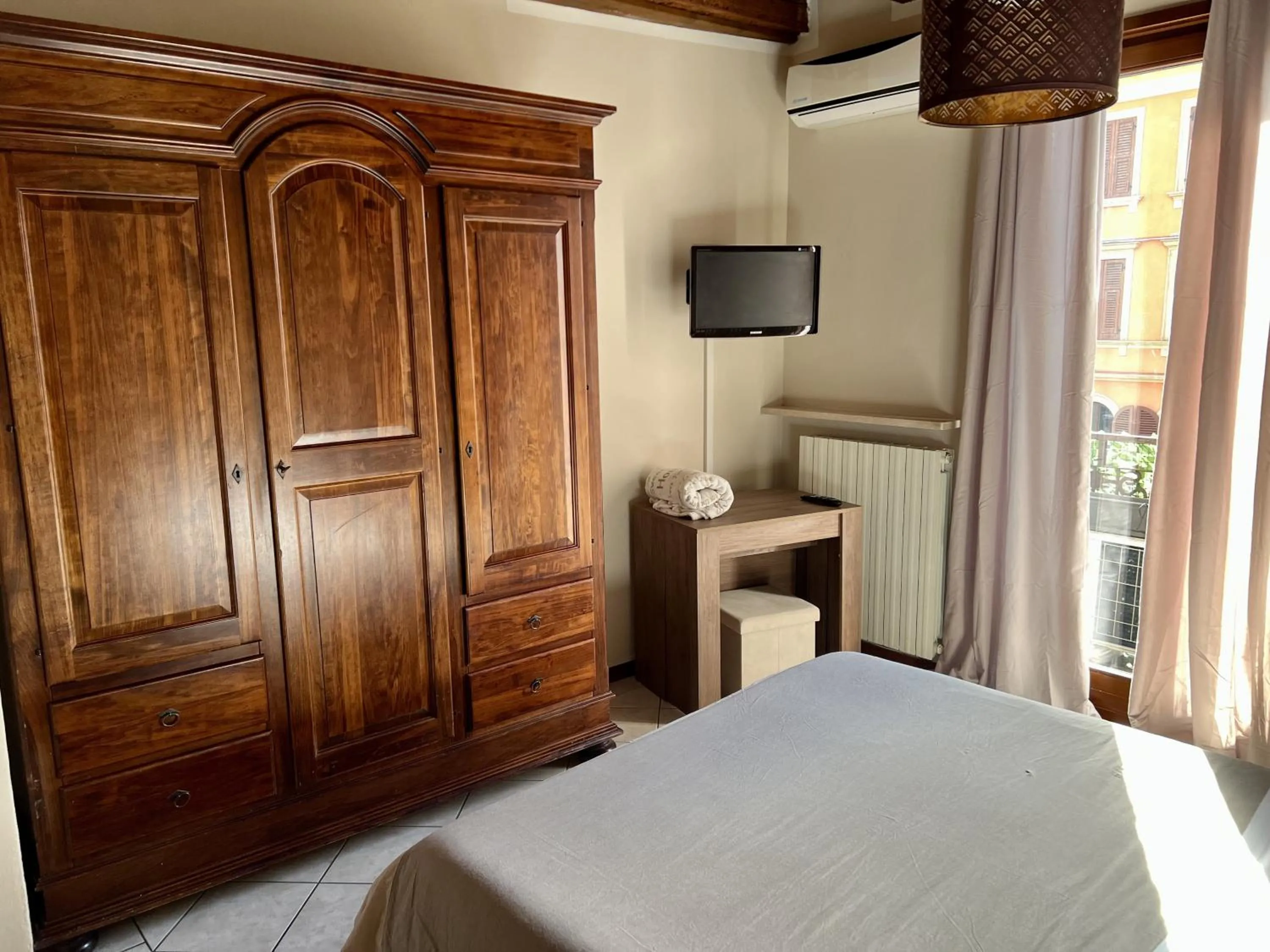 Bedroom, Bed in Verona Rooms
