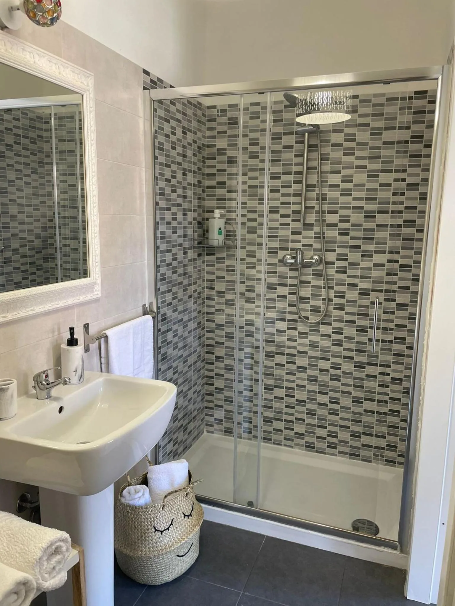 Shower in Verona Rooms