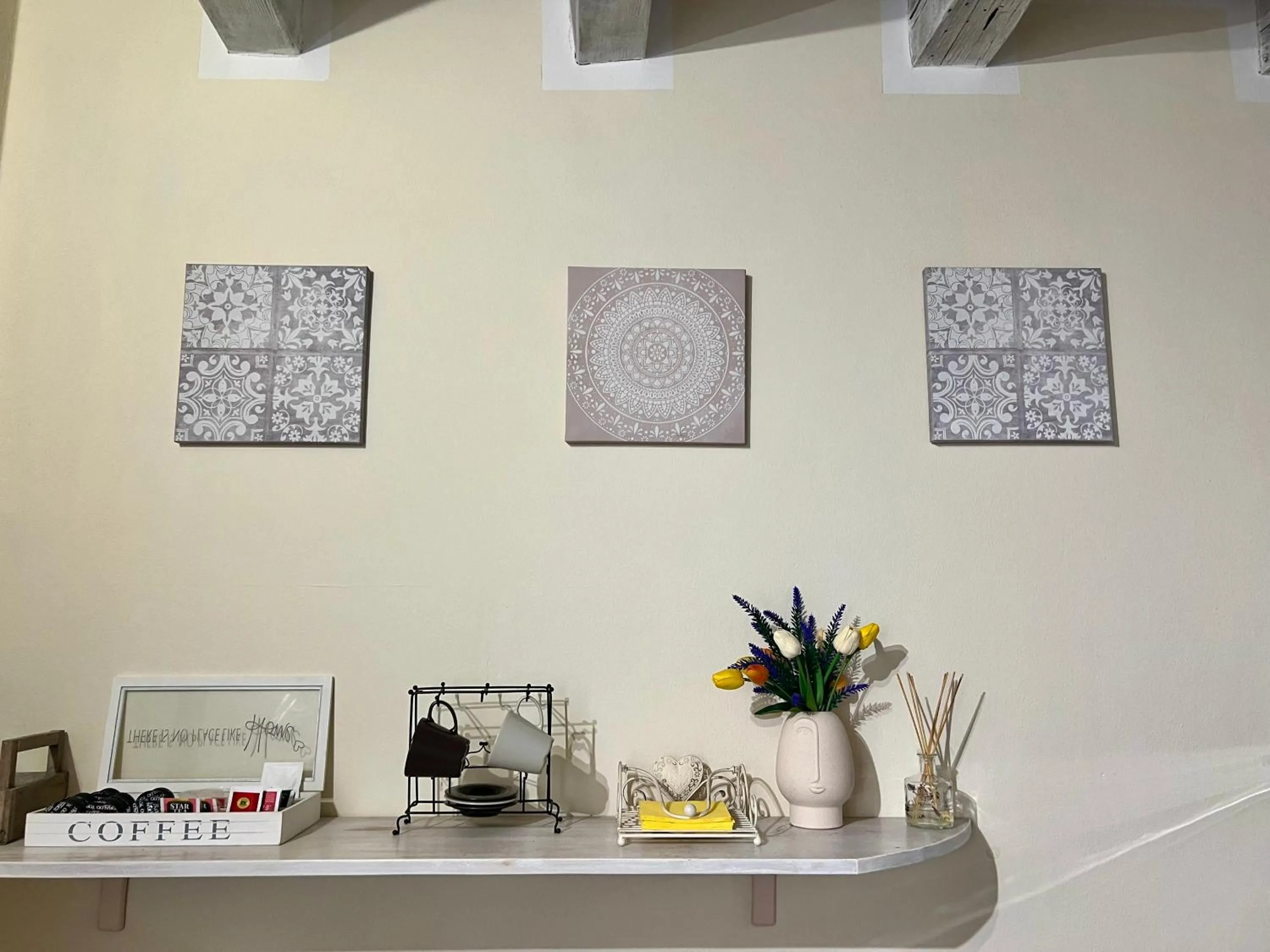 Decorative detail in Verona Rooms
