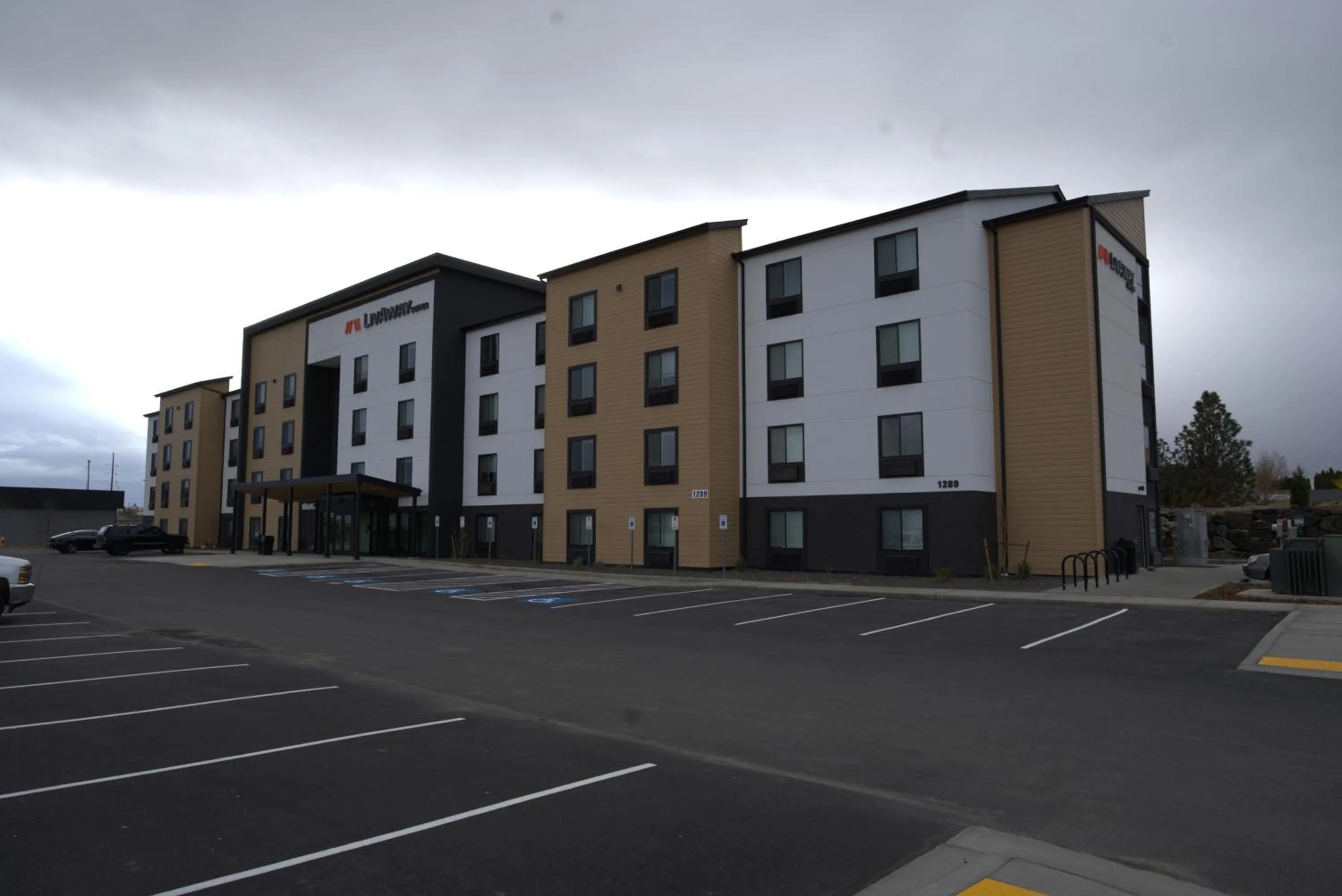 Property building in LivAway Suites Tri-Cities-Richland