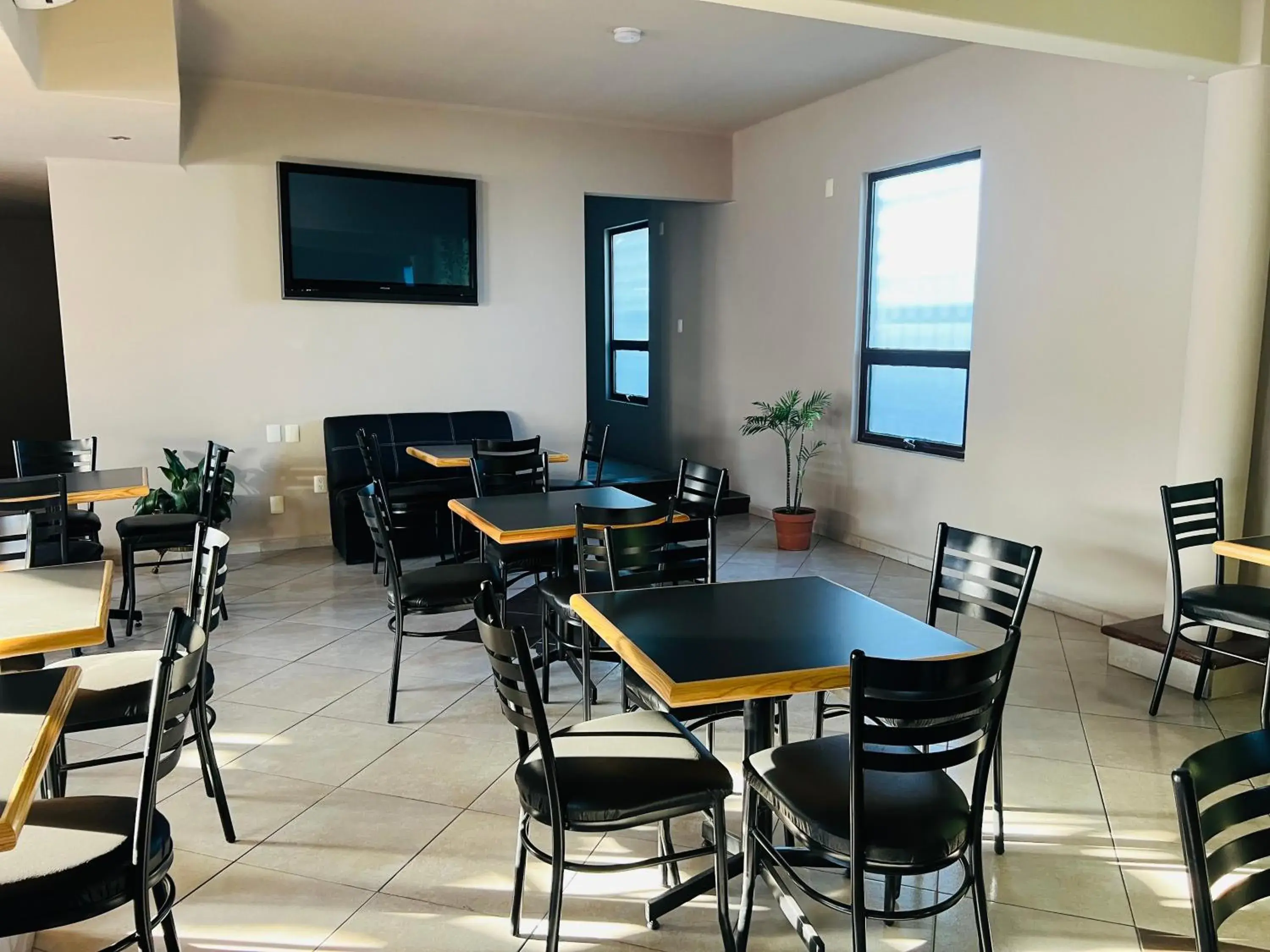 Restaurant/places to eat in QA Hotel Restaurant/places to eat in QA Hotel