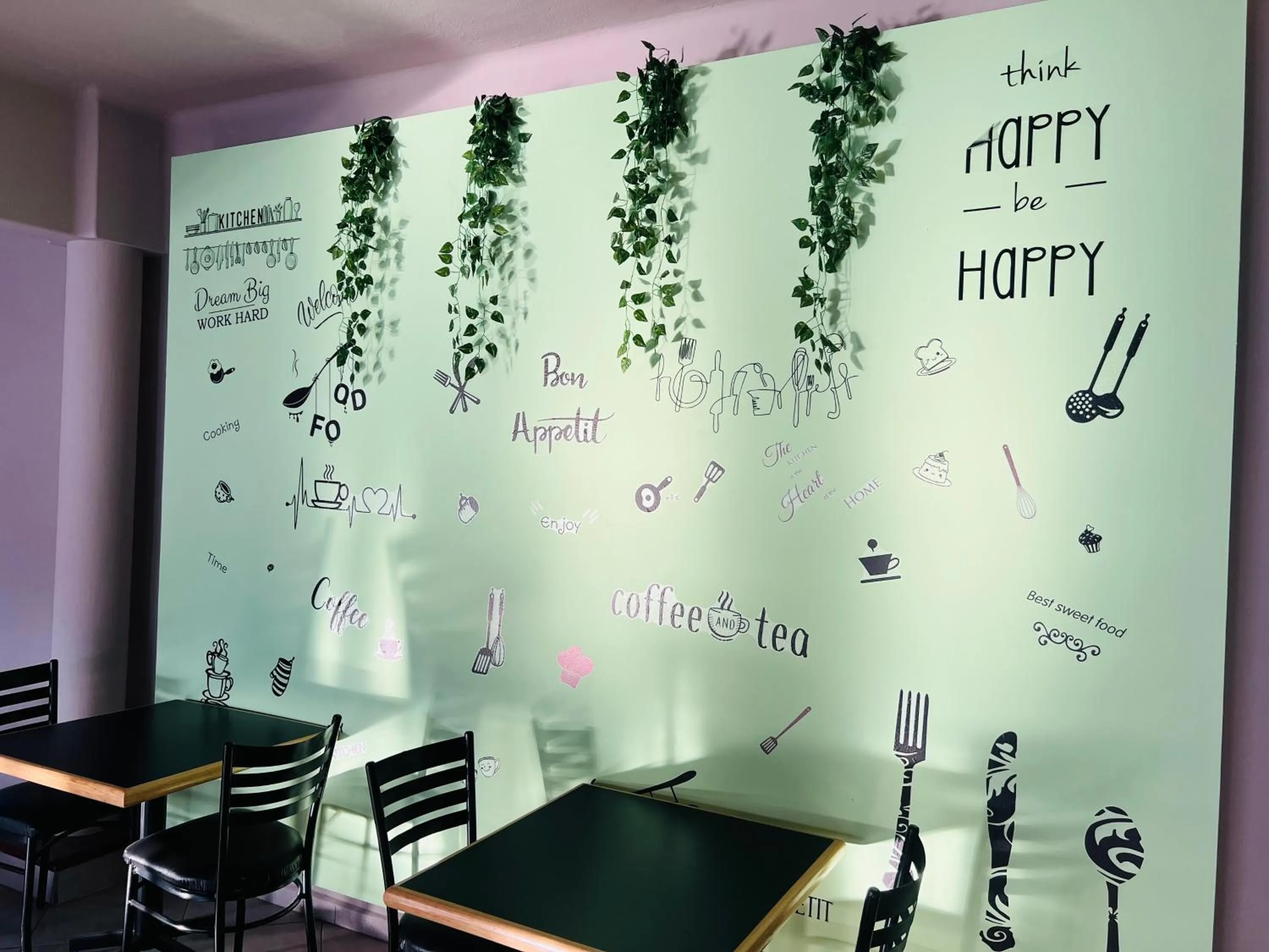 Restaurant/places to eat in QA Hotel