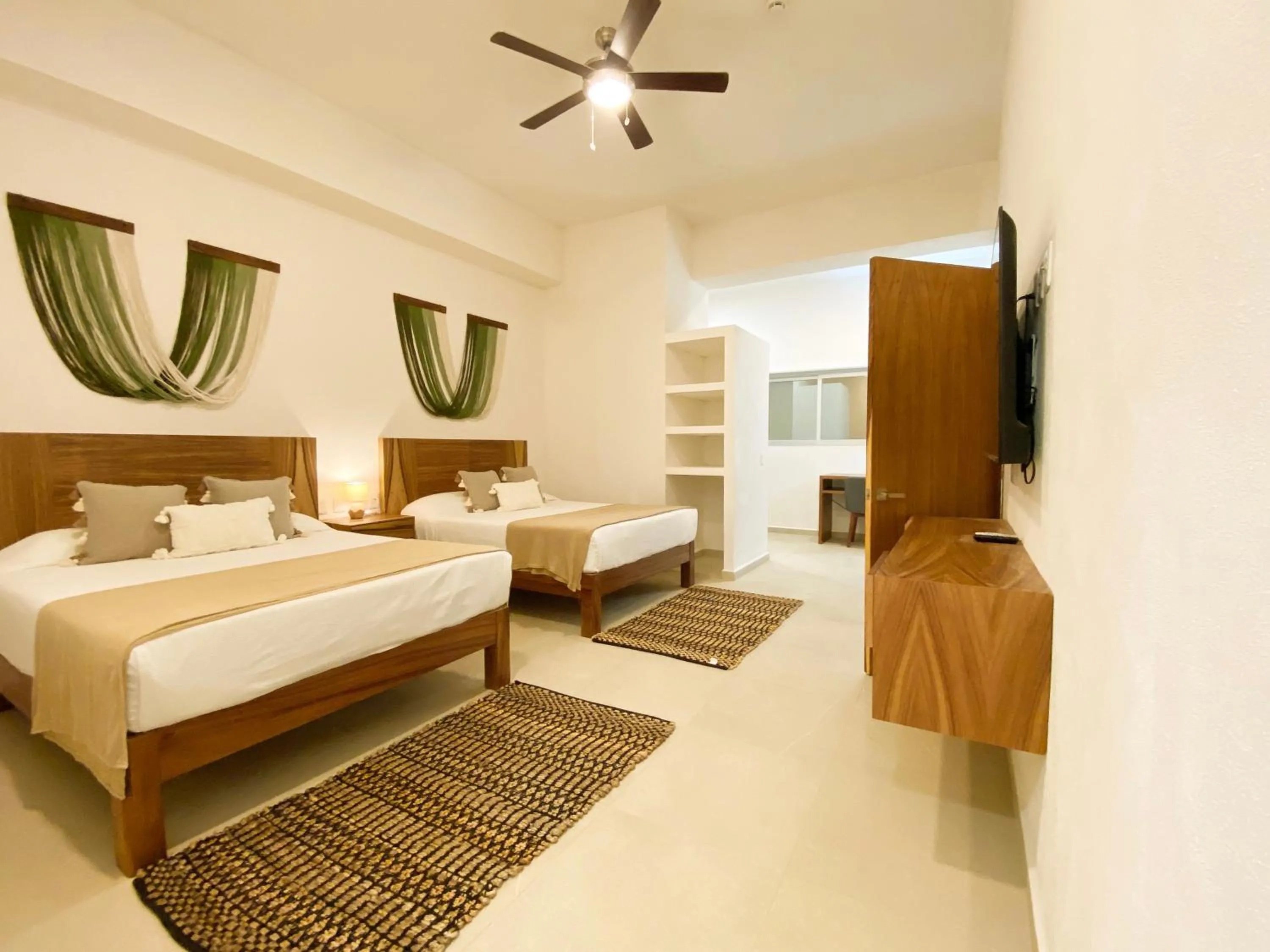 Photo of the whole room, Bed in Itare Beach House