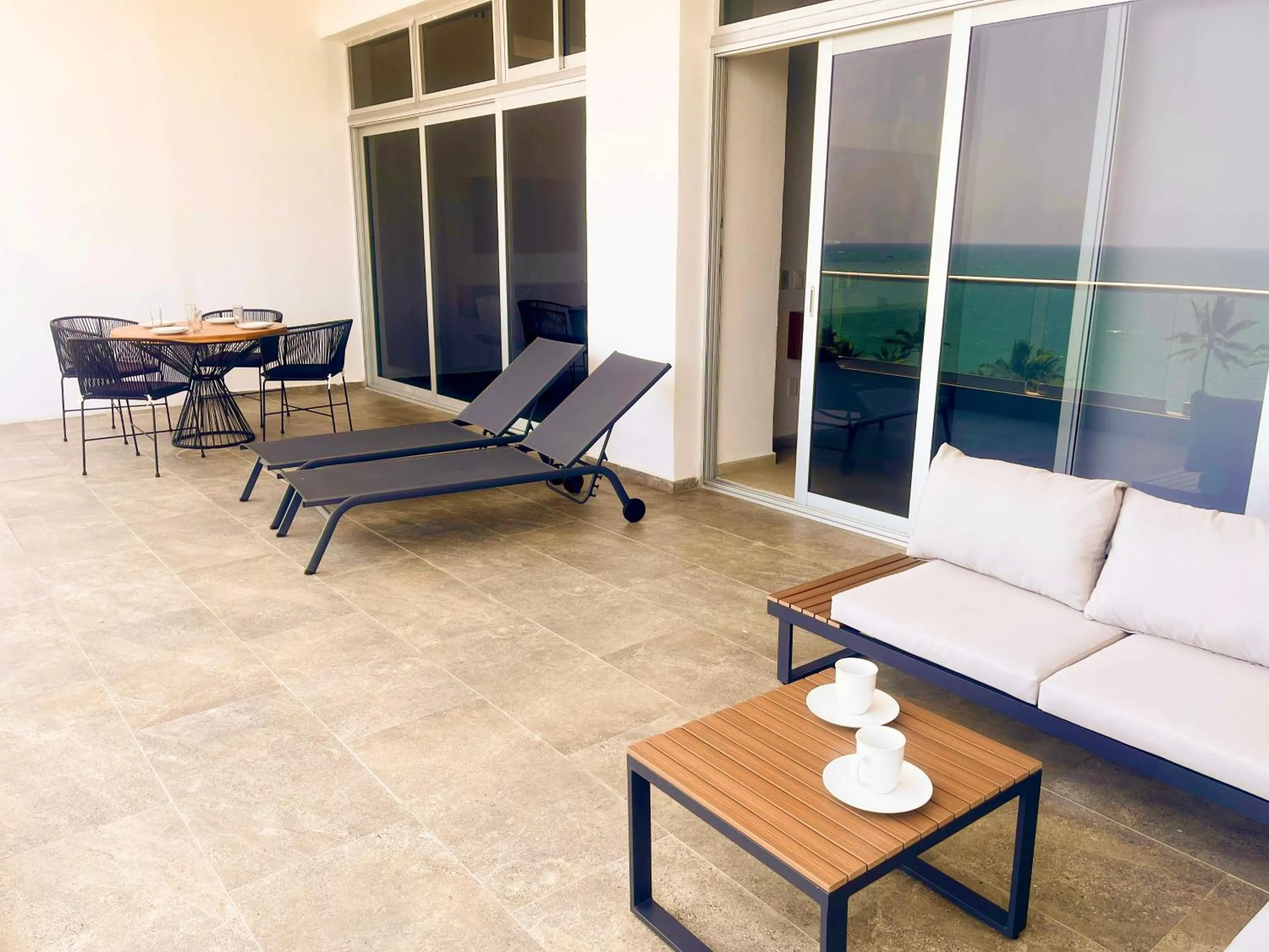 Day in Itare Beach House