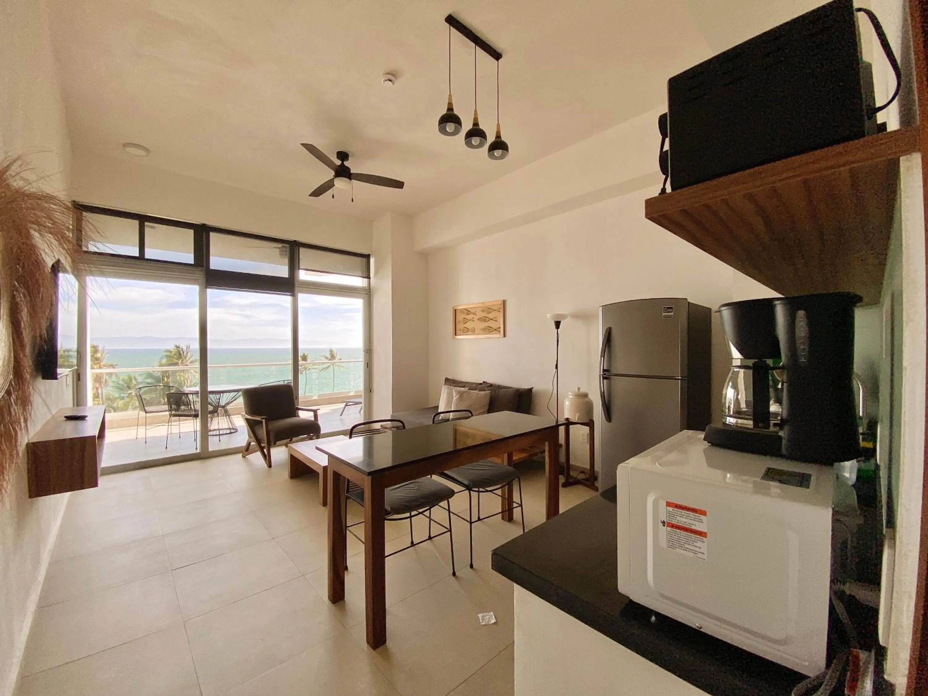Kitchen or kitchenette in Itare Beach House