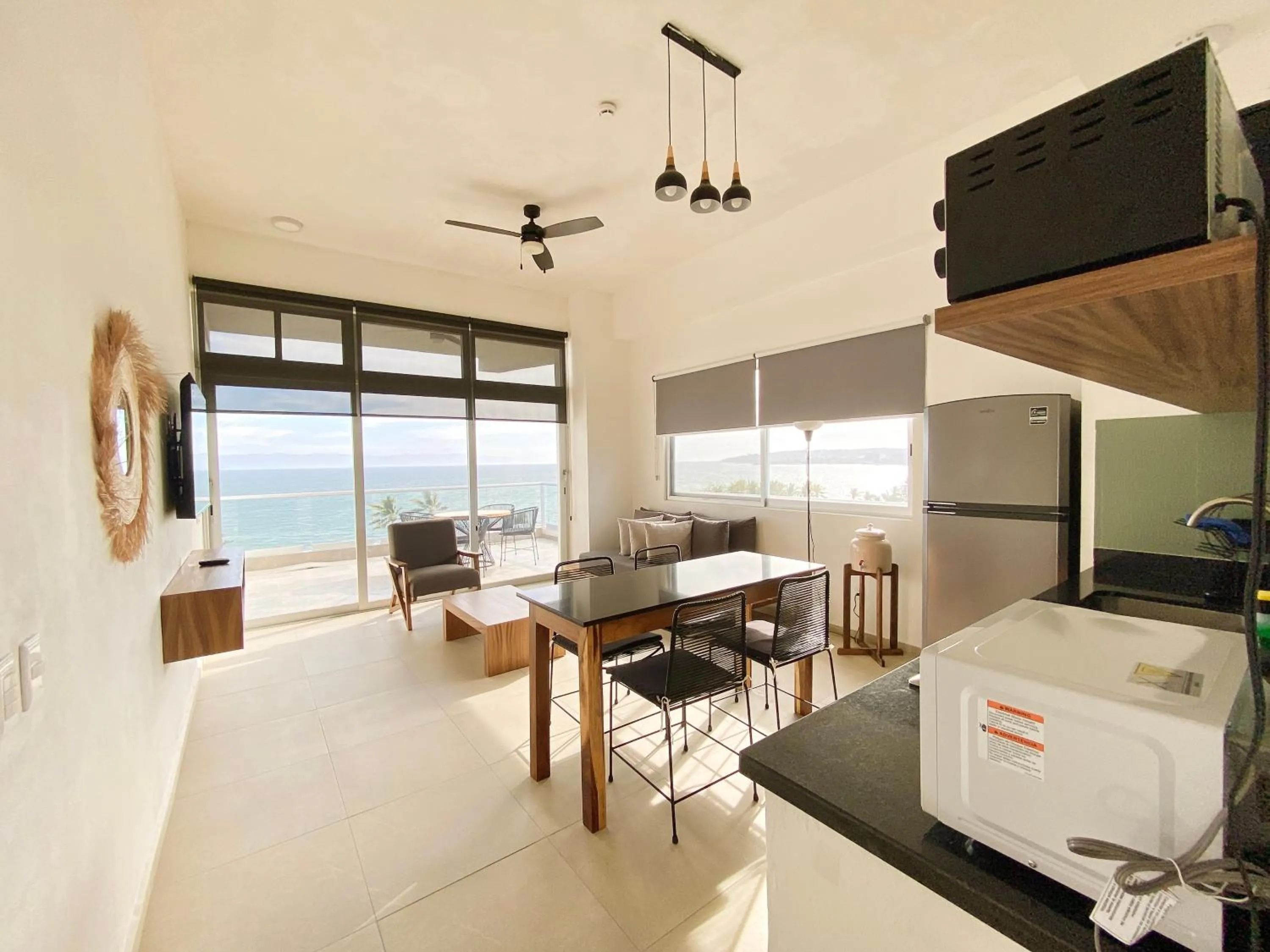 Kitchen or kitchenette in Itare Beach House