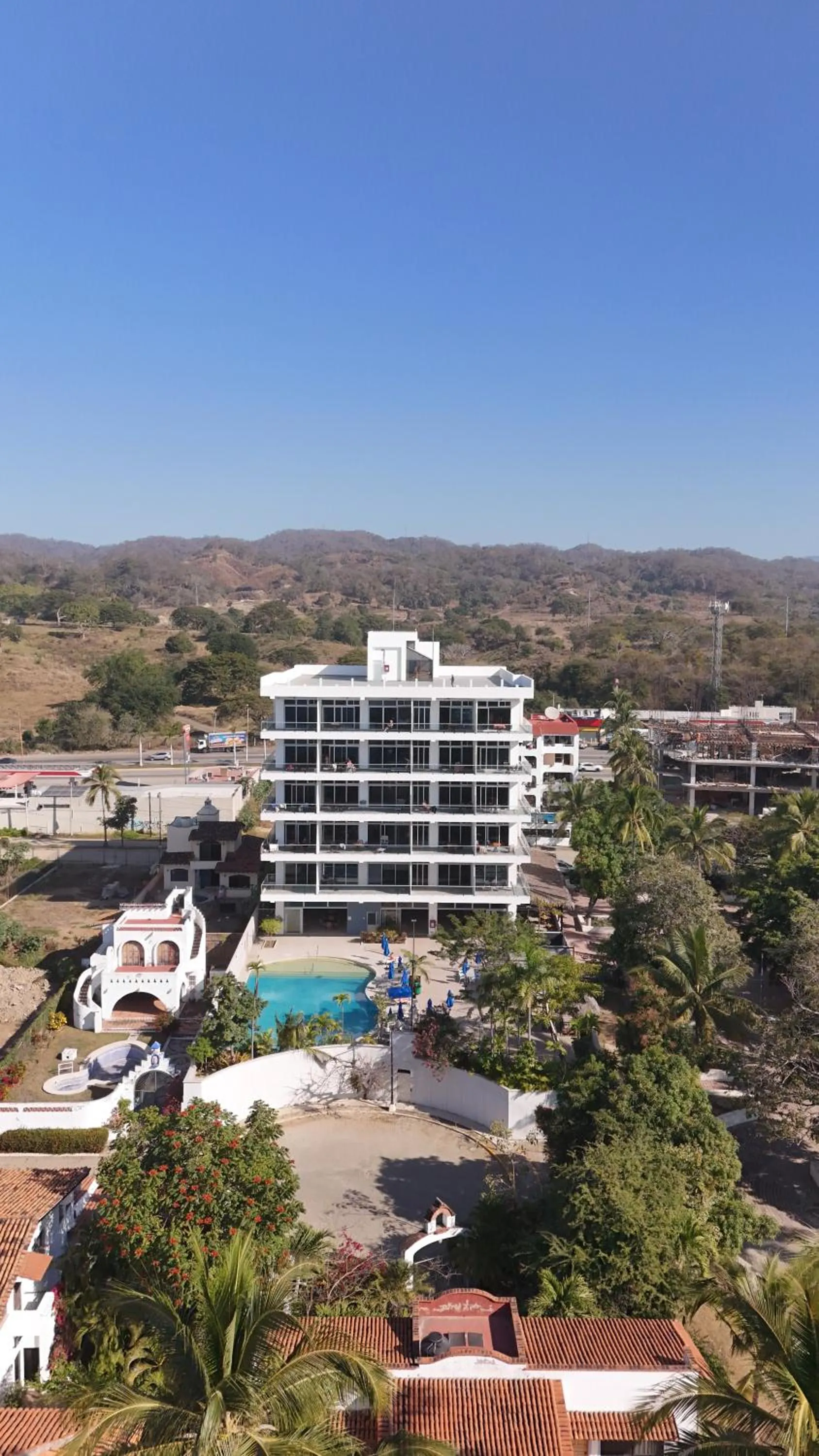 Property building in Itare Beach House
