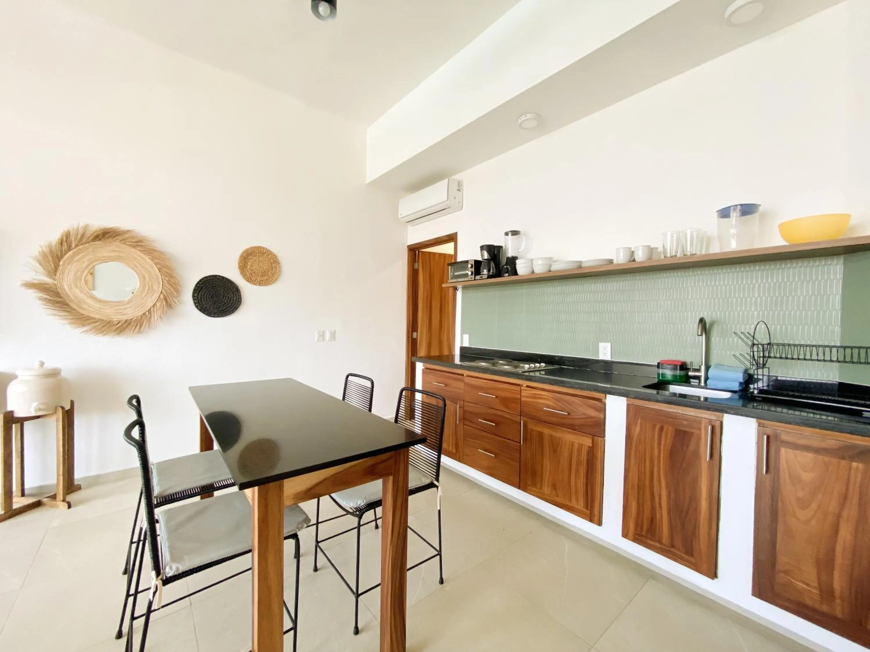Kitchen or kitchenette in Itare Beach House