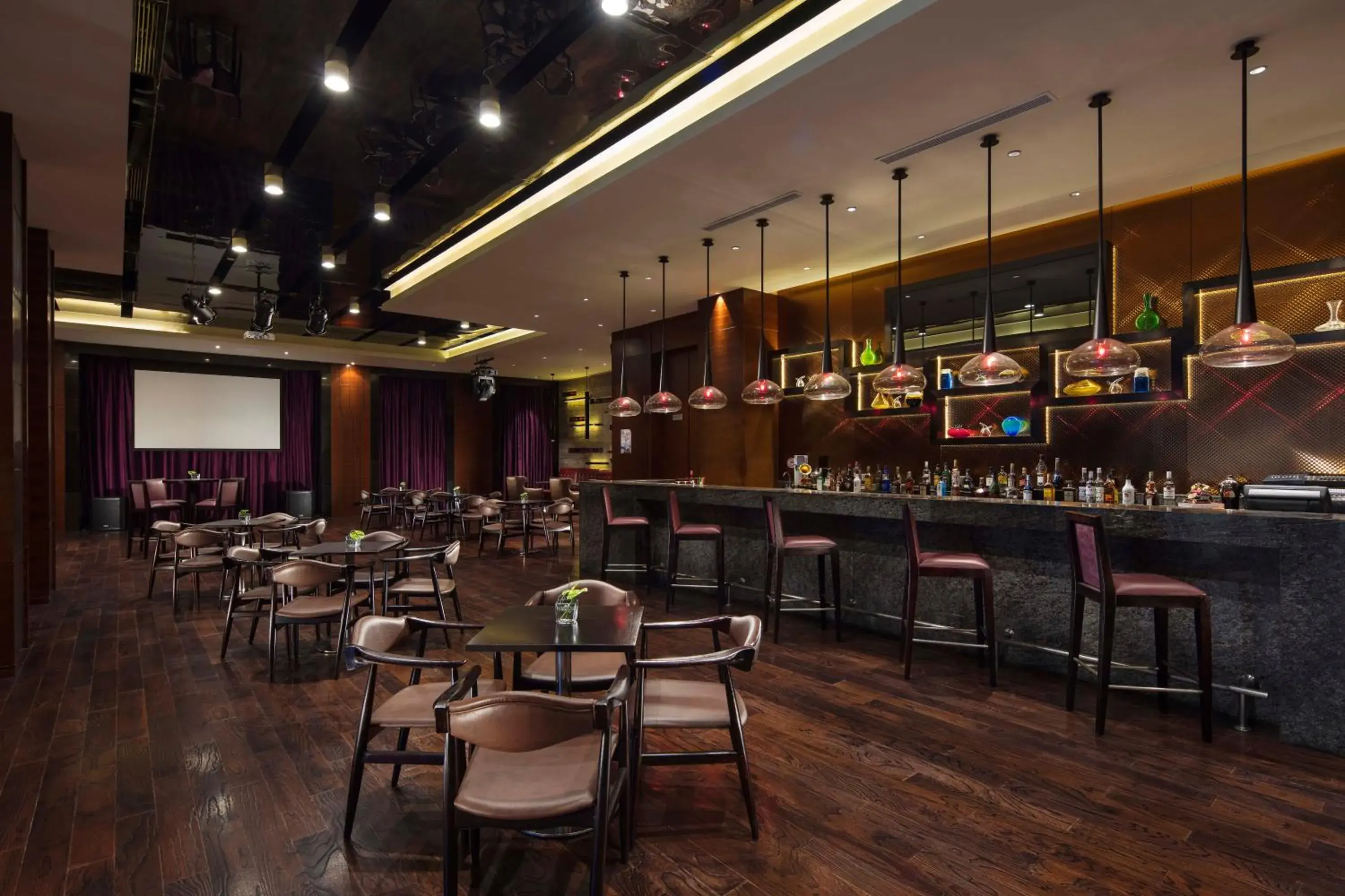 Lounge or bar in Wyndham Shanghai Nanxiang Lounge or bar in Wyndham Shanghai Nanxiang