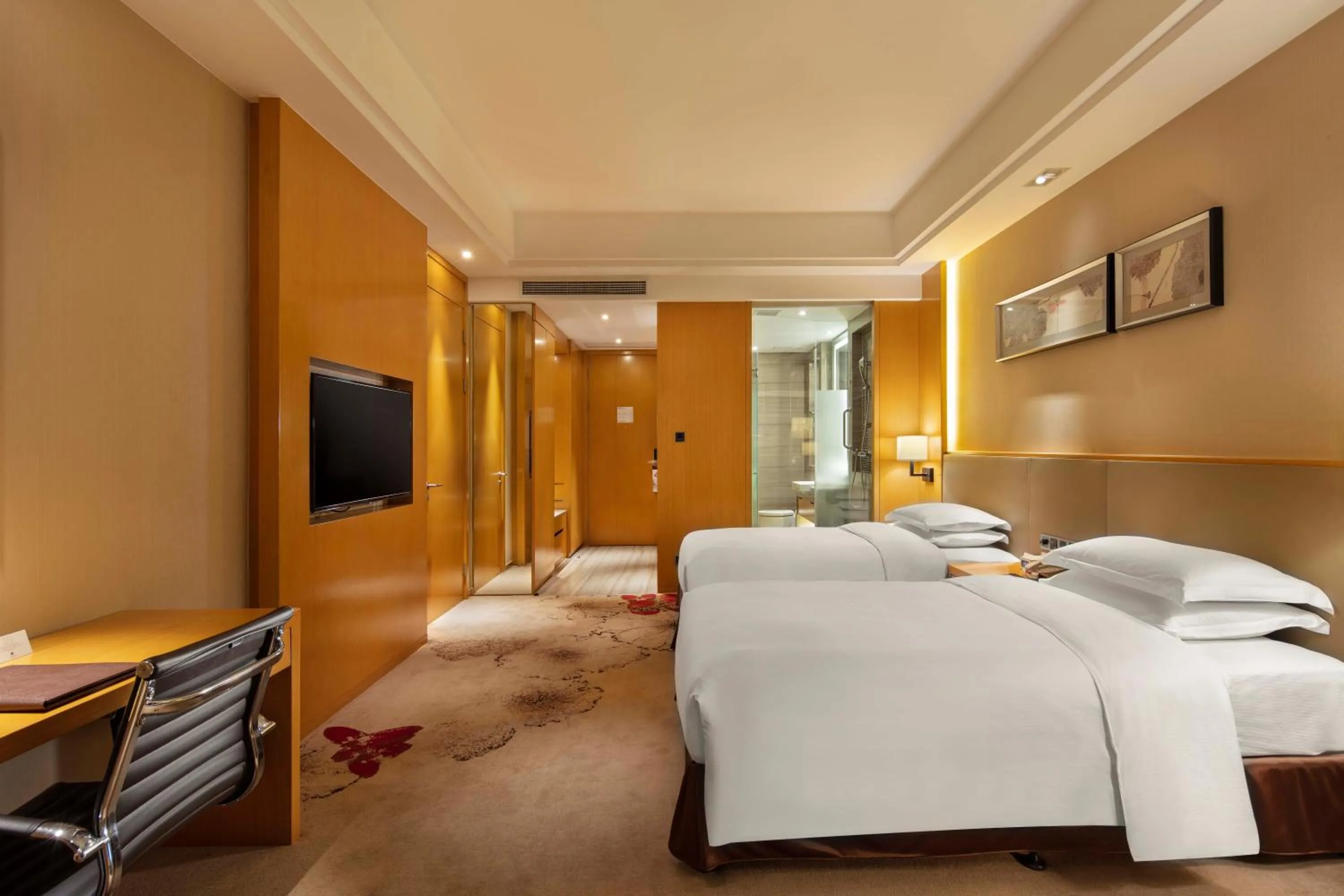 Photo of the whole room, Bed in Wyndham Shanghai Nanxiang