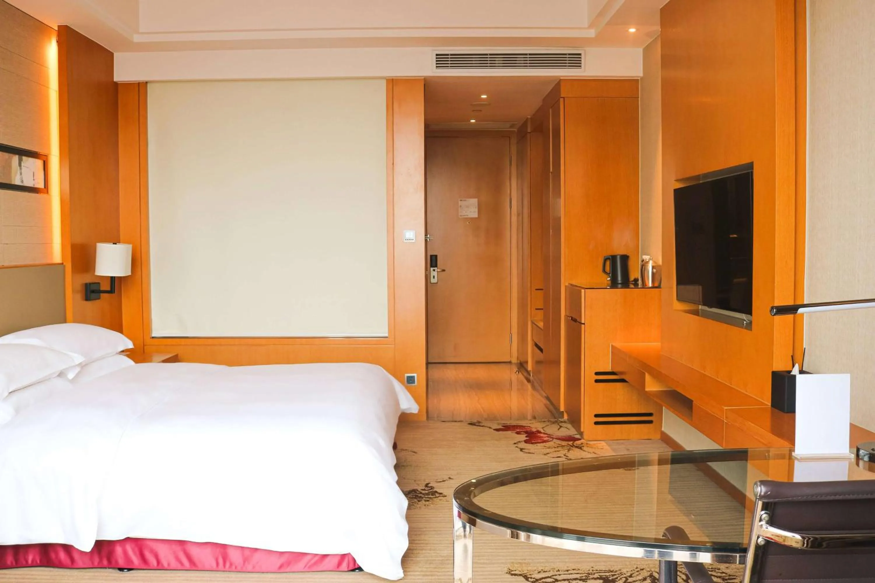 Photo of the whole room, Bed in Wyndham Shanghai Nanxiang